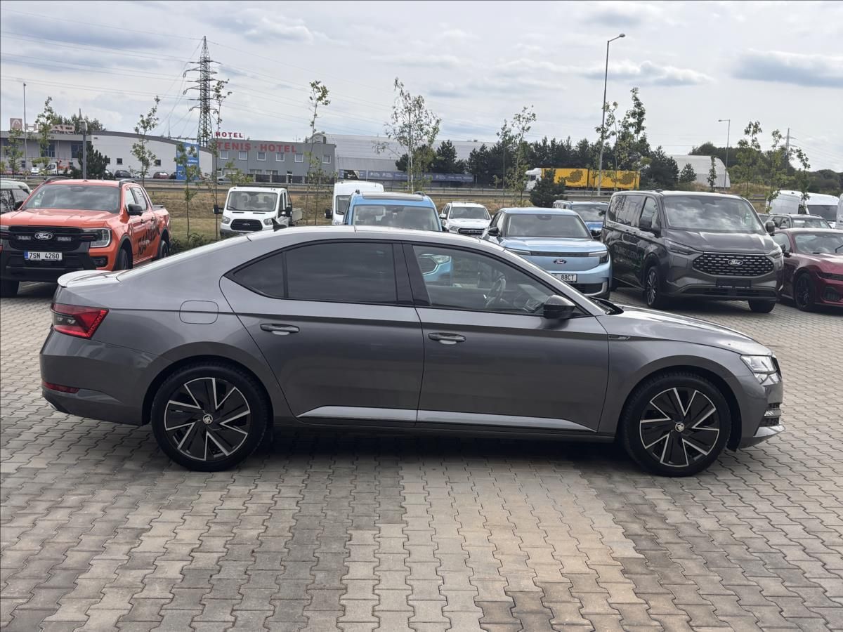 Škoda Superb, 1,4 160kW iV Sportline DSG - fotka 6