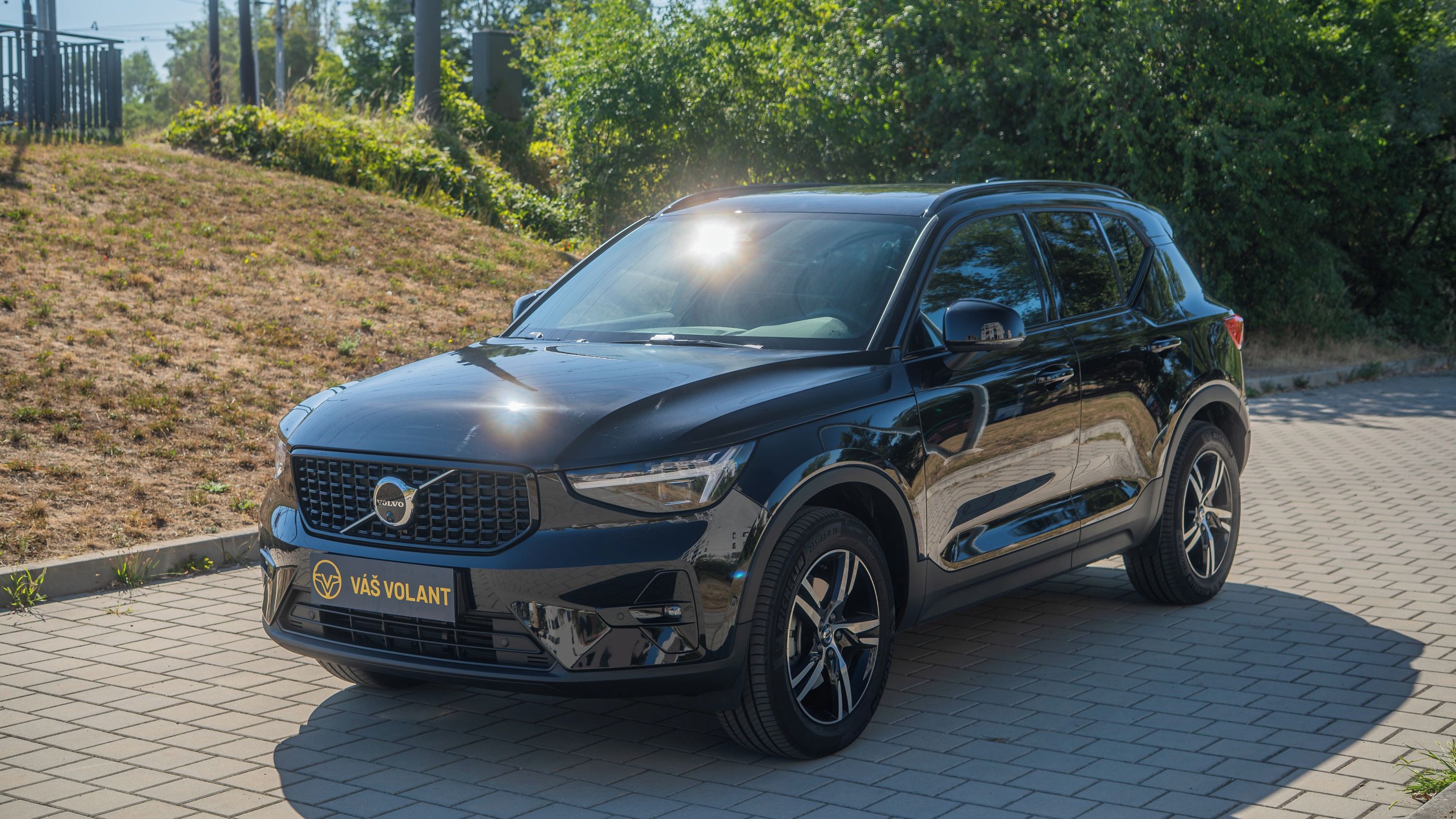 Volvo XC40, Dark Plus tažné záruka 2. kola - fotka 2