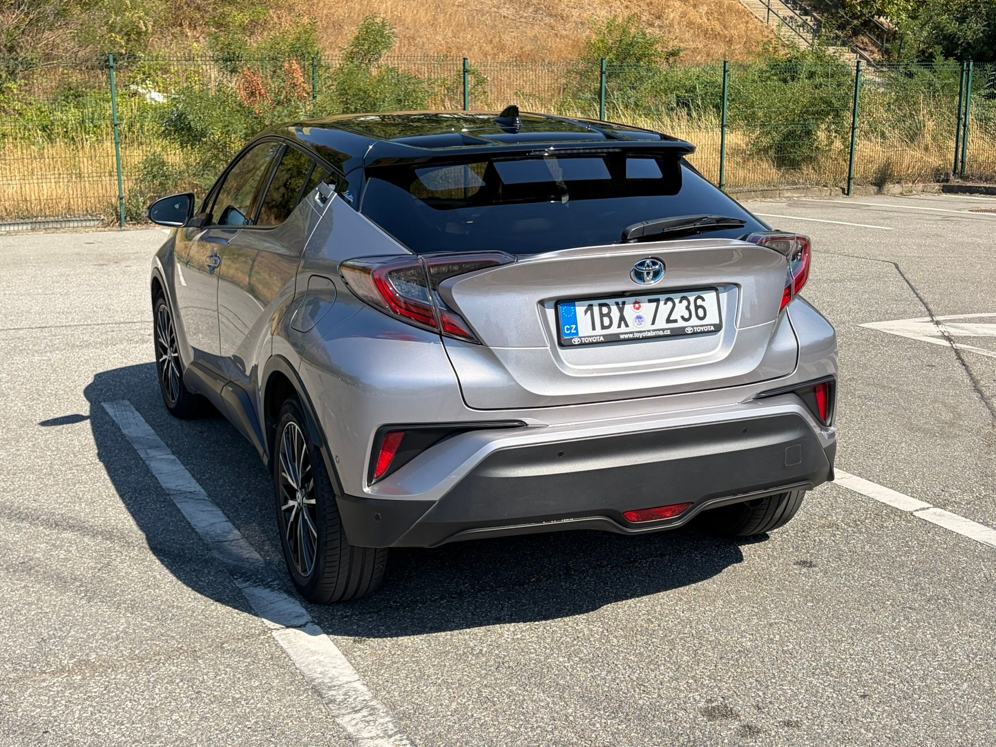 Toyota C-HR, 1,8 Hybrid AT Selection - fotka 6