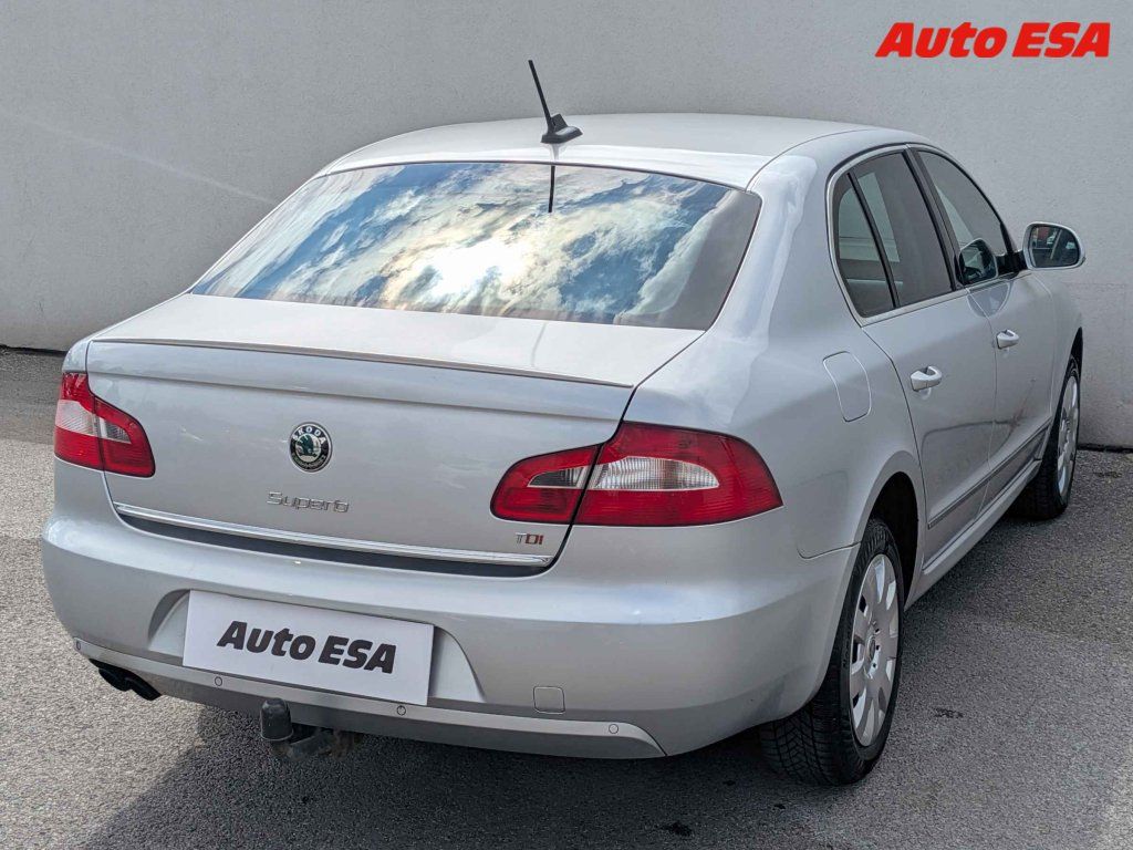 Škoda Superb, 2.0TDi,ČR,AT,navi - fotka 4