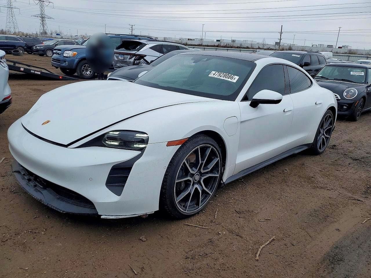 Porsche Taycan, Auto na cestě