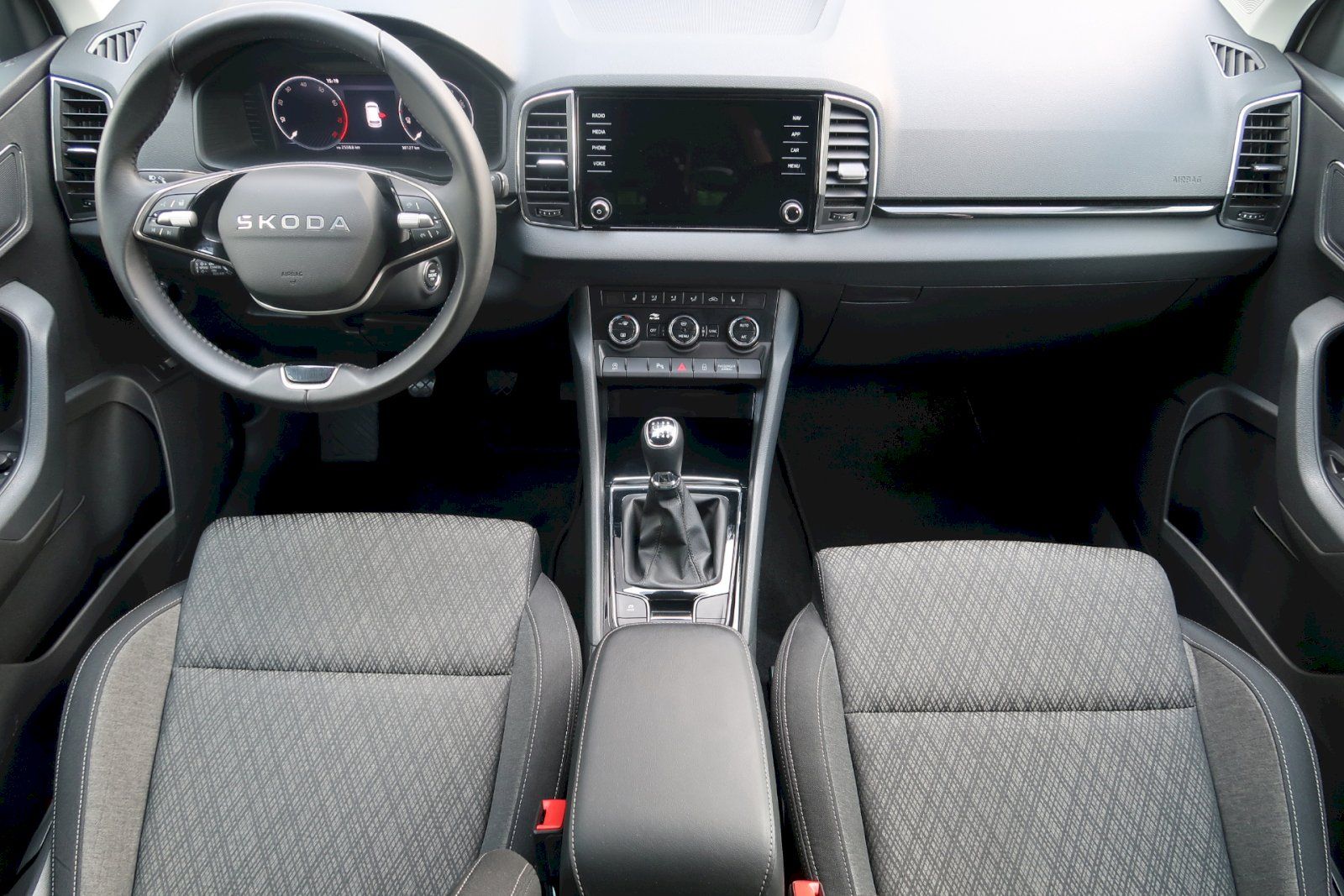 Škoda Karoq, Top Selection 1.5 TSI 110 kW - fotka 5
