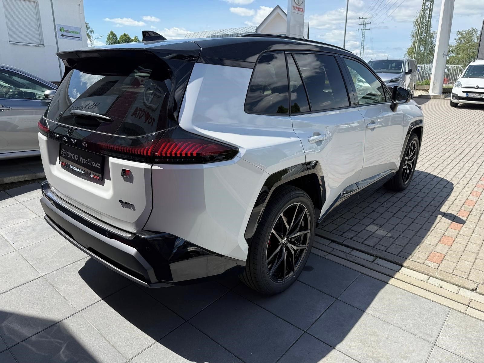 Toyota Rav4, 2.5HEV 194PS 4x4 GR Sport - fotka 4
