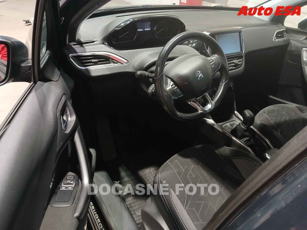 Peugeot 2008, 1.2,2.maj,ČR - fotka 3