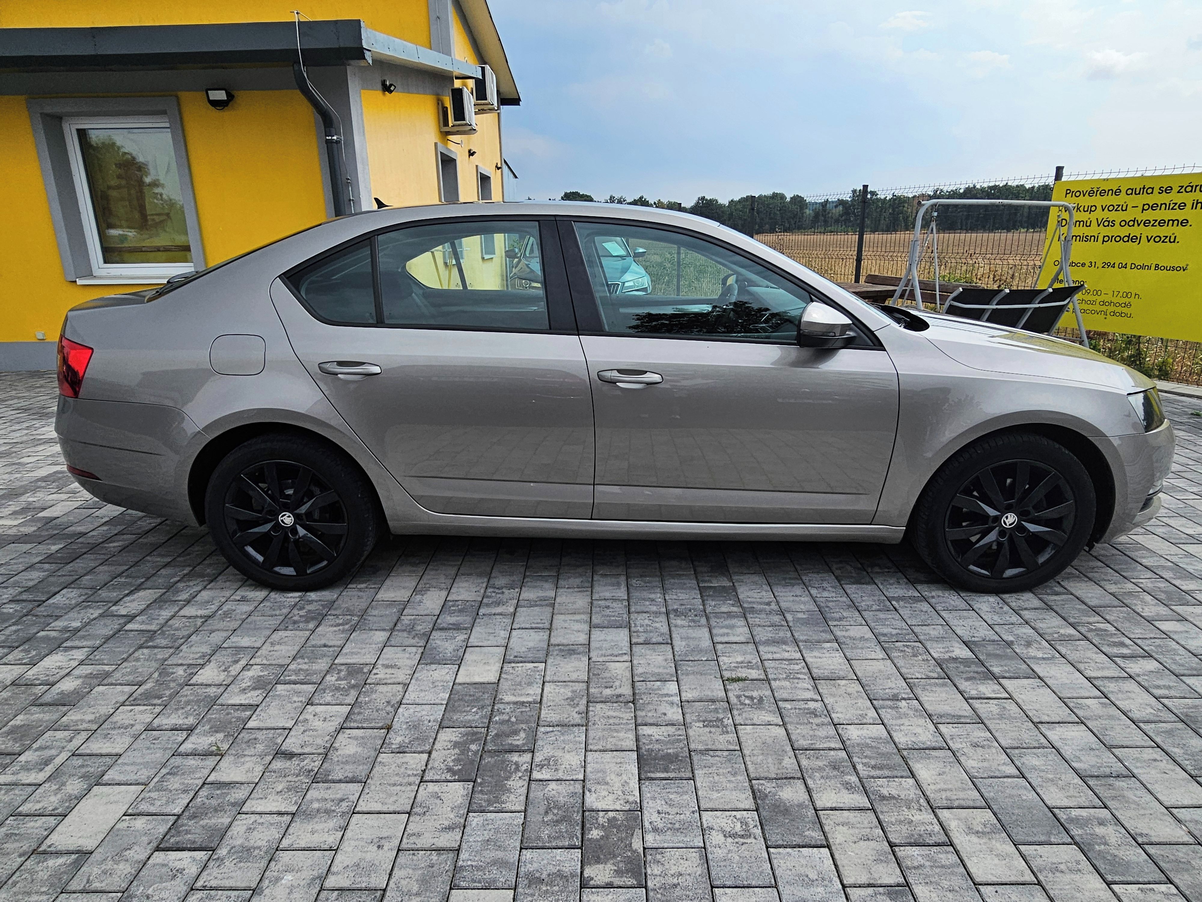 Škoda Octavia, 1.4 TSI 110kw, Webasto, Servis - fotka 4