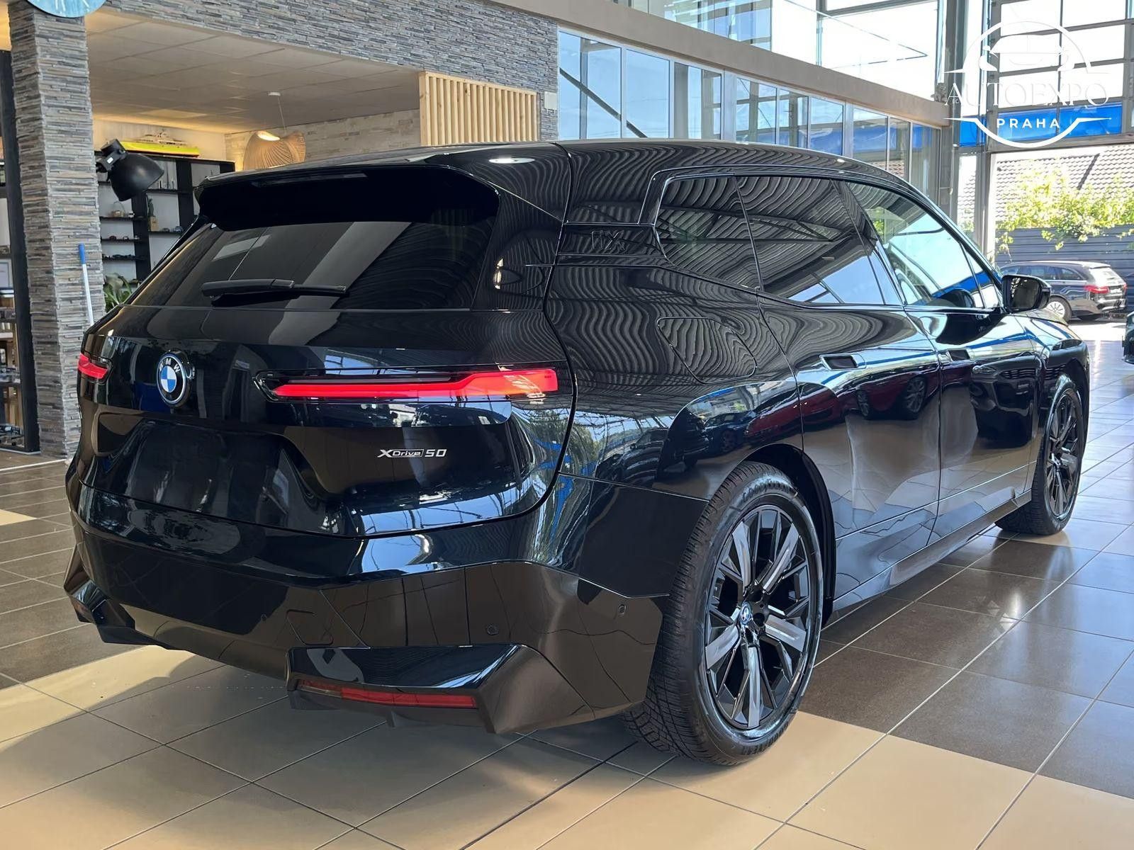 BMW iX, 50* - fotka 4