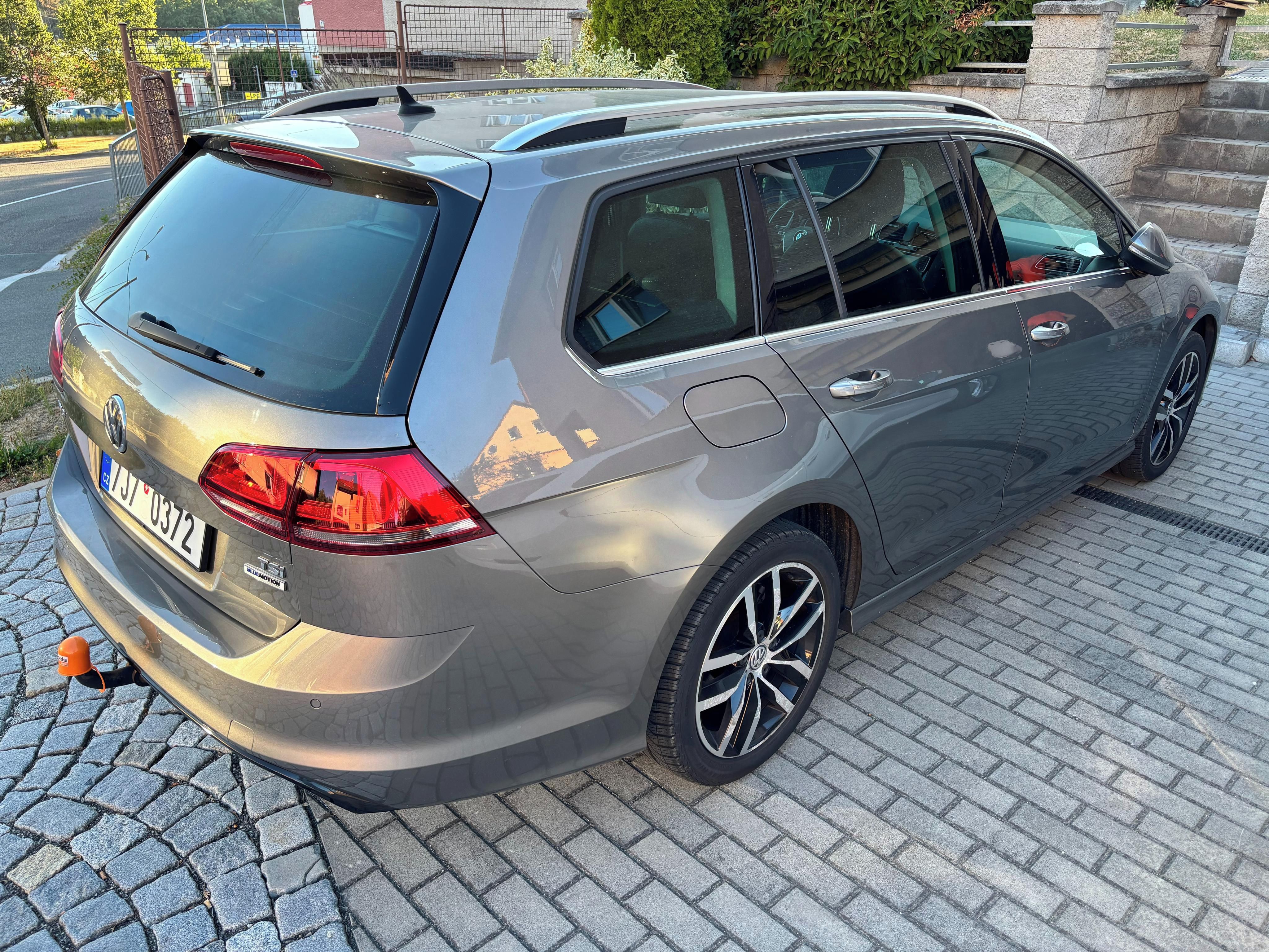 Volkswagen Golf, 1.2 TSi 81 kW R line - fotka 4