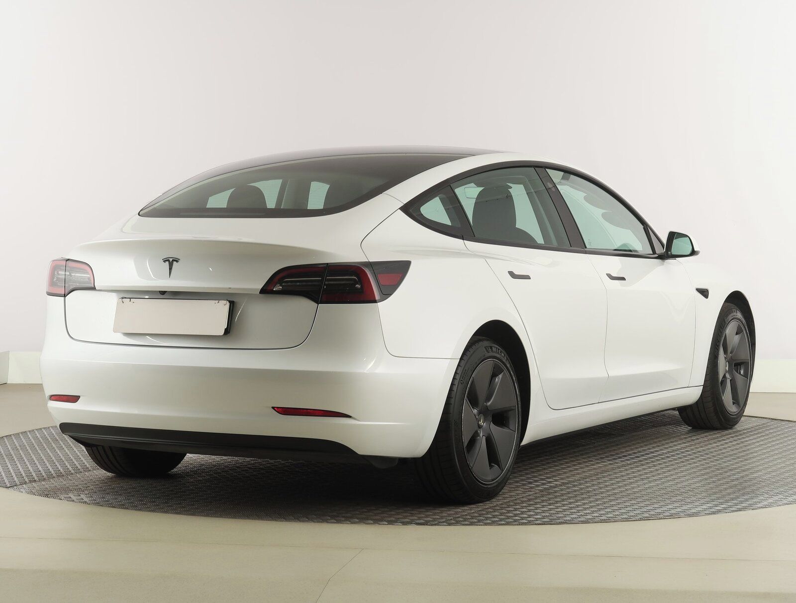 Tesla Model 3, Standard Range 60kWh, SoH 95% - fotka 5
