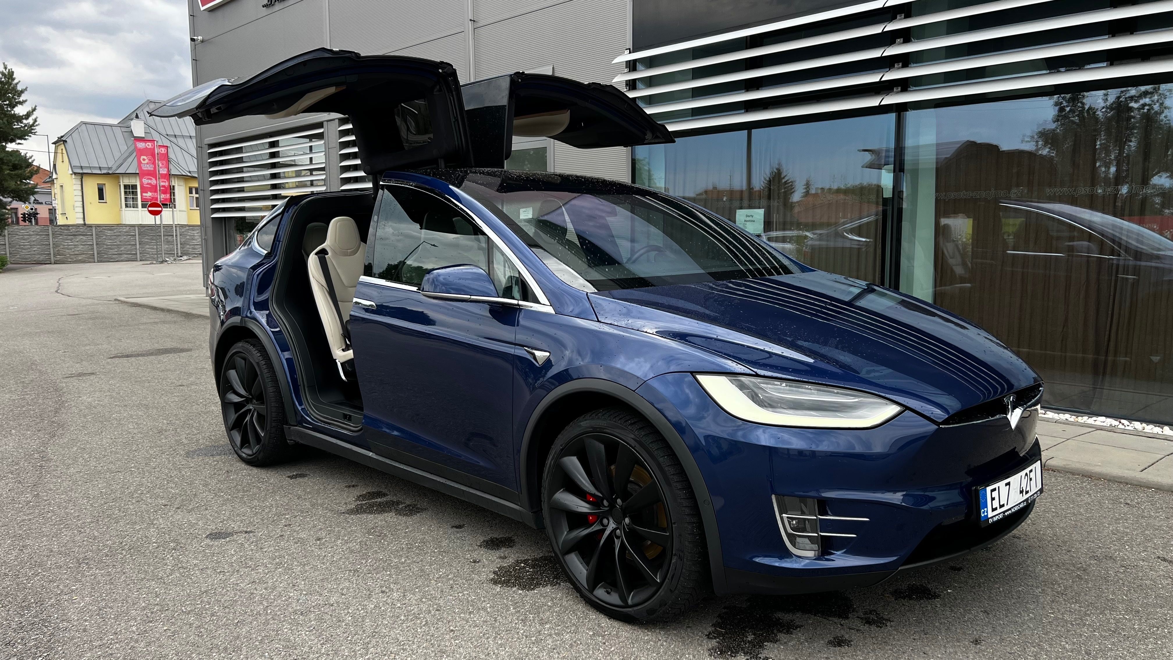 Tesla Model X, Performance Ludicrous + RAVEN - fotka 2