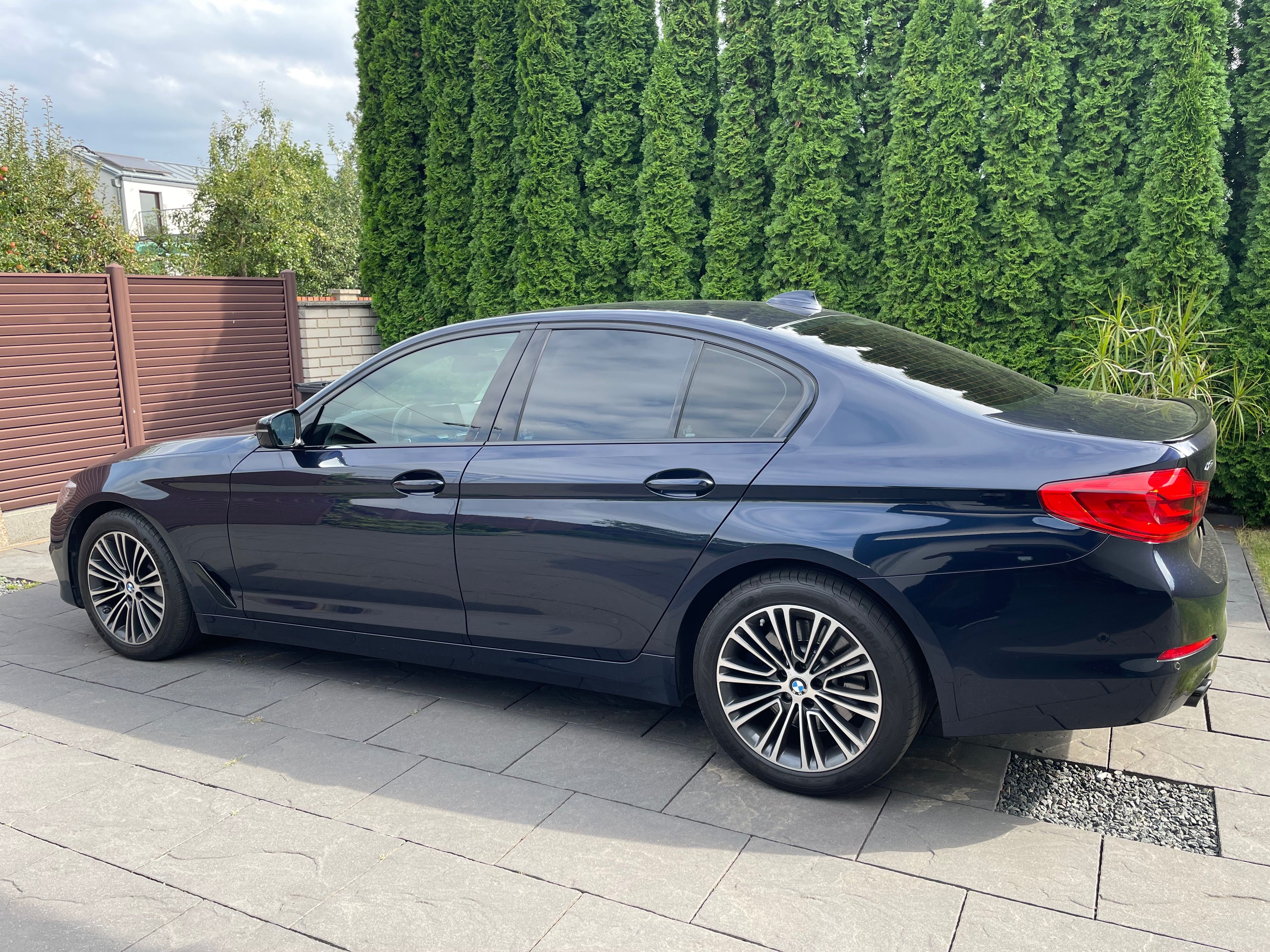 BMW Řada 5, 530D xDrive Sport Line - fotka 2