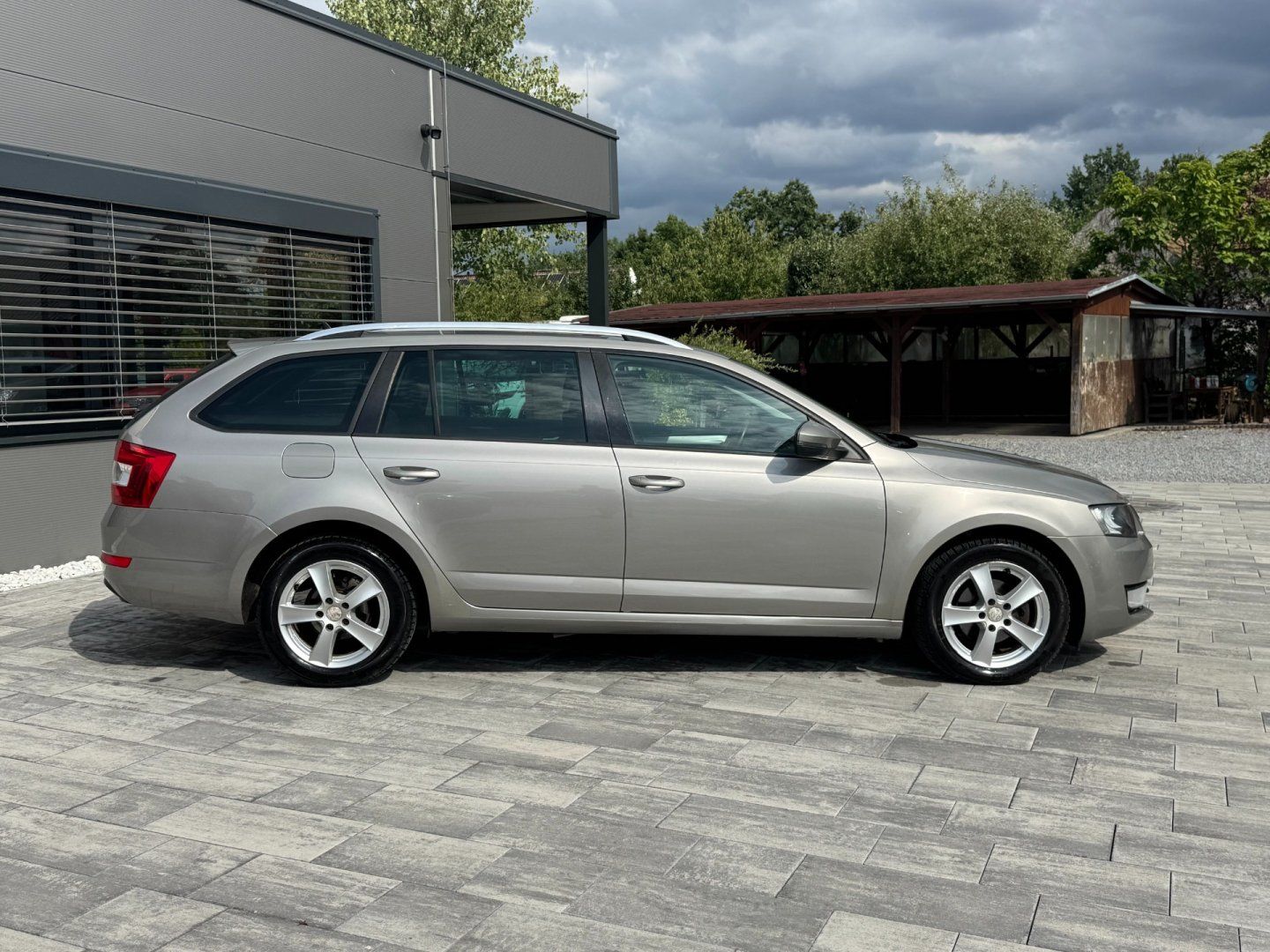 Škoda Octavia, Ambition 1.6 TDI 81kW - fotka 4