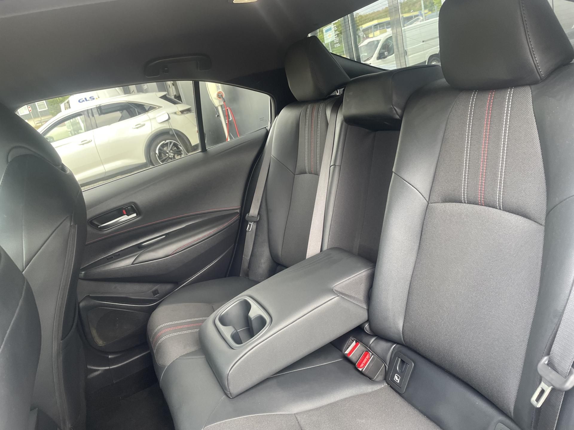 Toyota Corolla, GR SPORT 1.8 Hyb. 103 kW - fotka 5