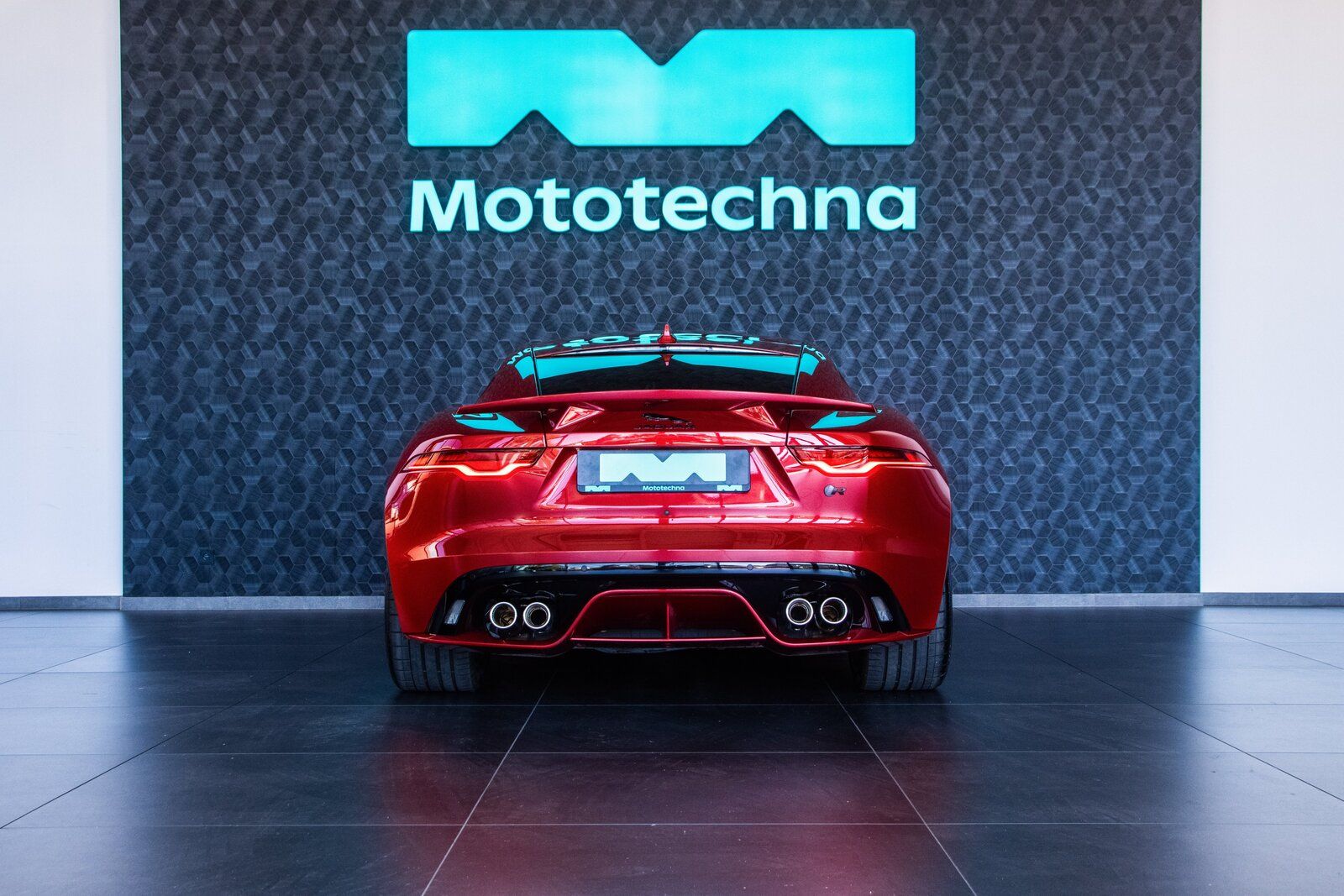 Jaguar F-Type, 575 V8 Kompressor - fotka 4