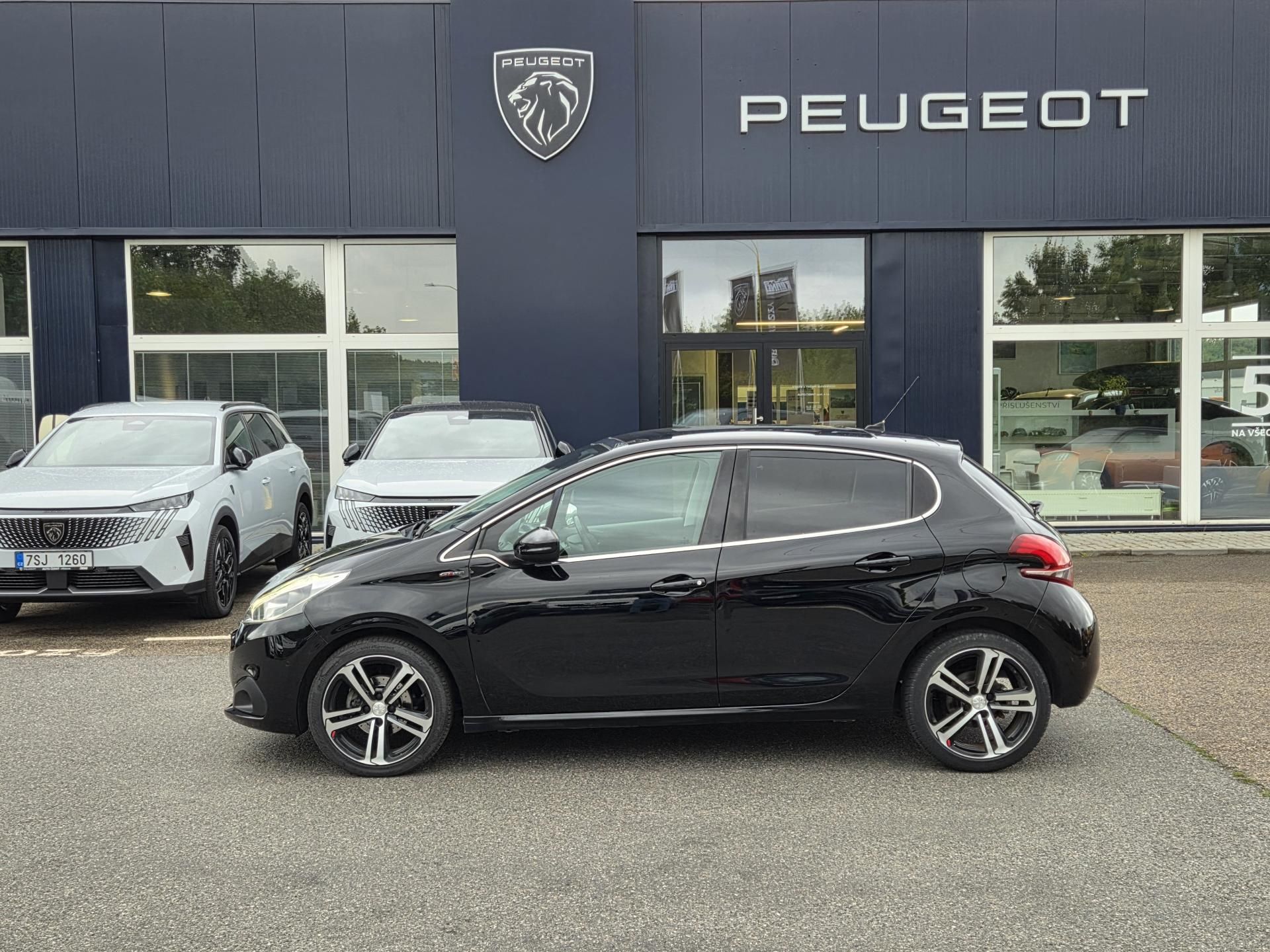 Peugeot 208, 1.2 PT 110 GTline EAT6 - fotka 2