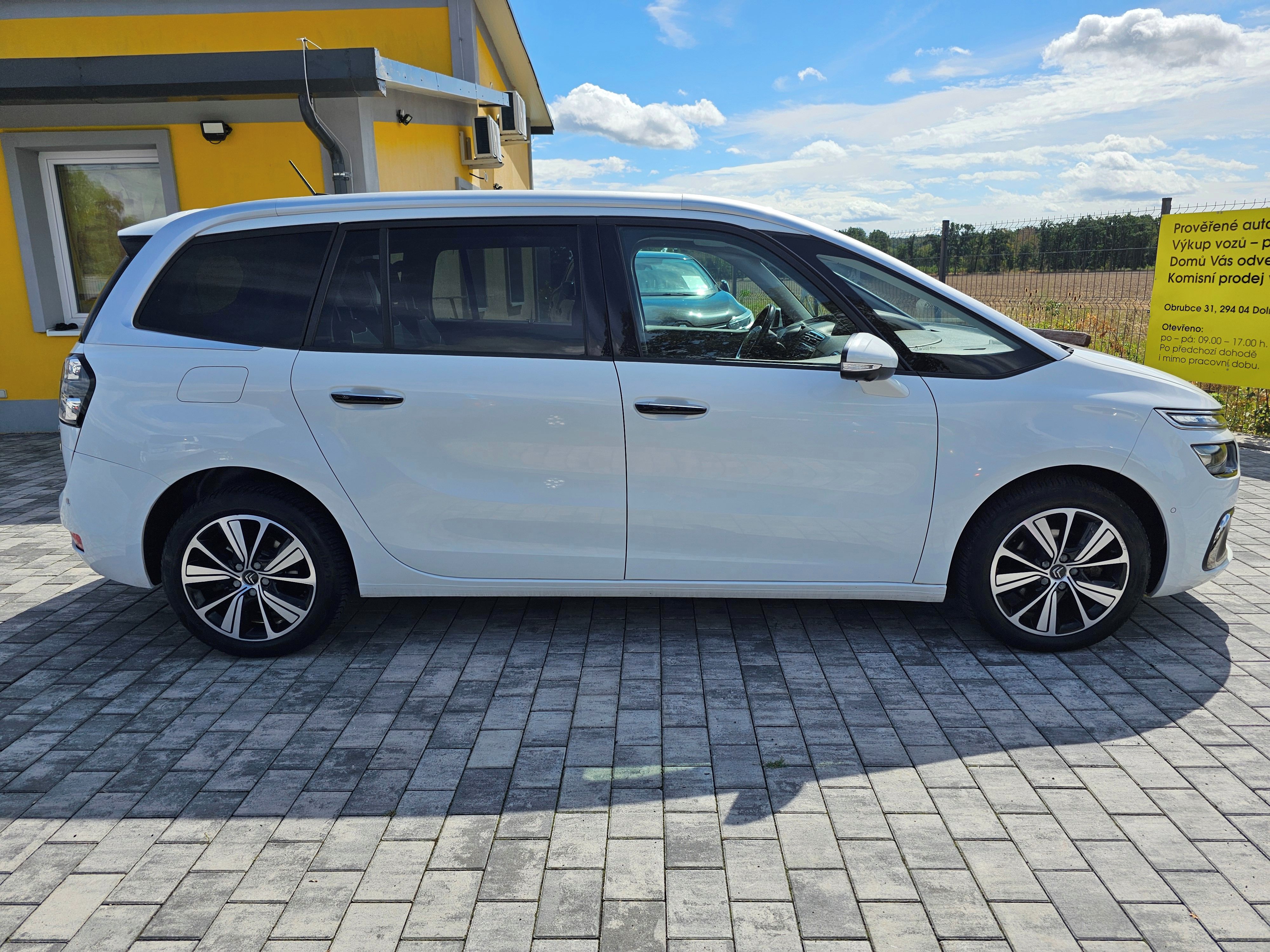 Citroën Grand C4 Picasso, 1.2 96KW,7míst,masáže,panorama - fotka 4
