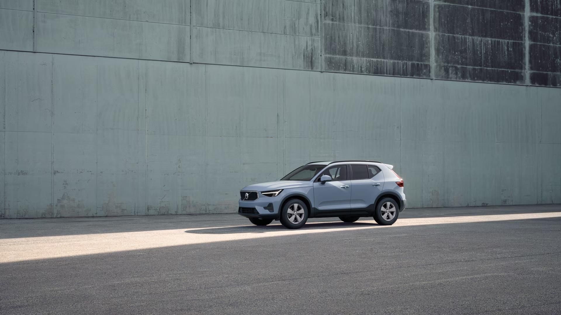 Volvo XC40, B3 AUT ESSENTIAL - fotka 2