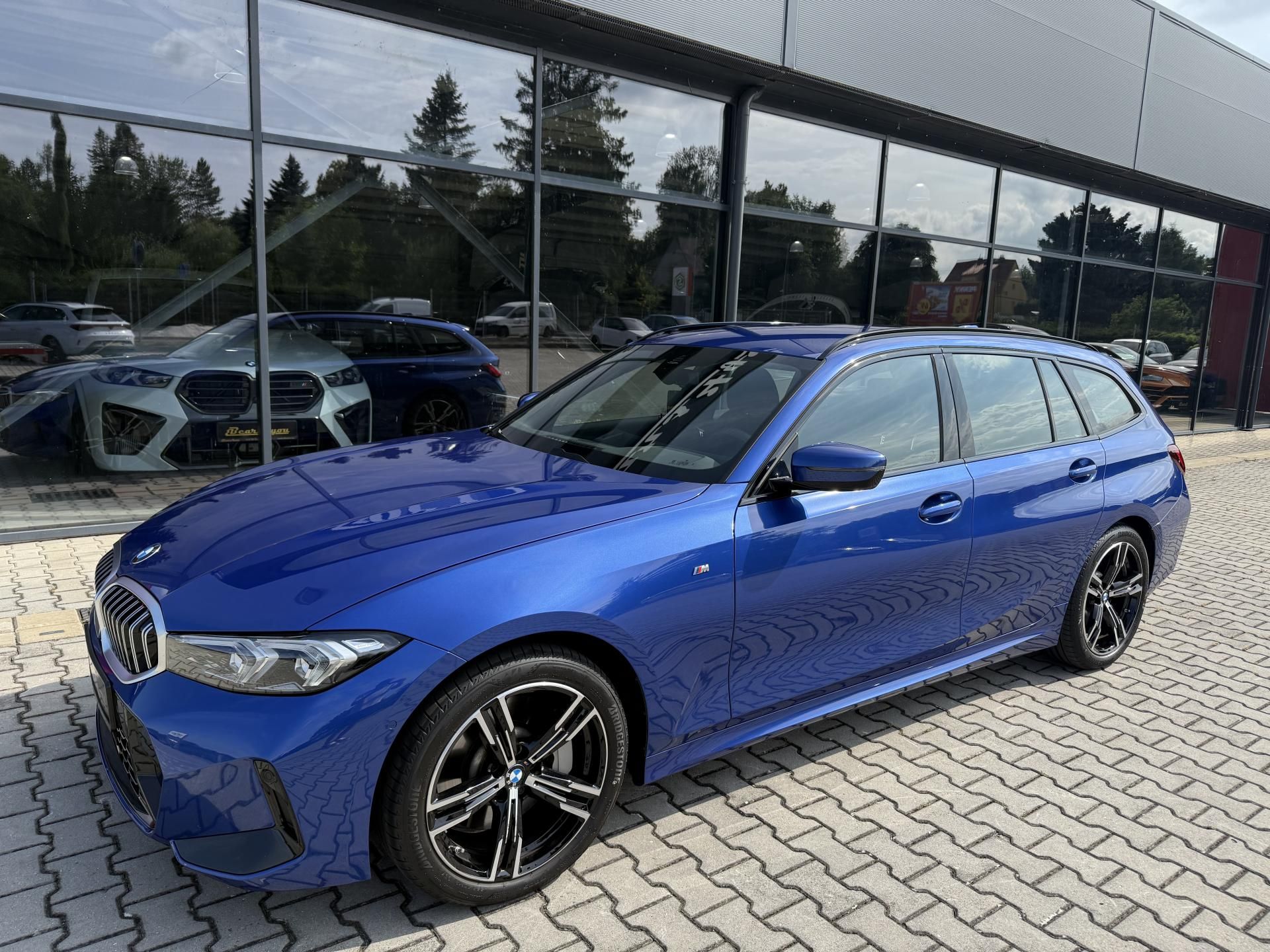 BMW Řada 3, 330i XDRIVE 180kW M-PAKET TOP! - fotka 3
