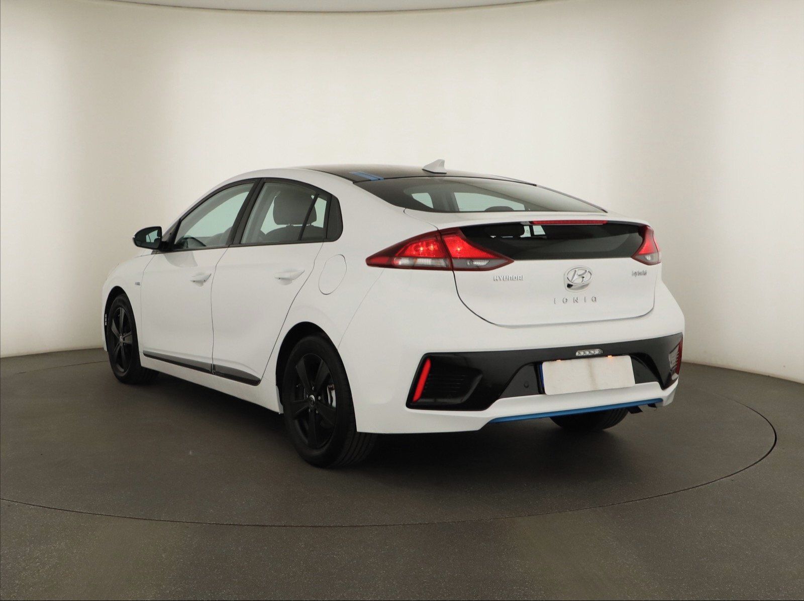 Hyundai Ioniq, Hybrid, Automat - fotka 4