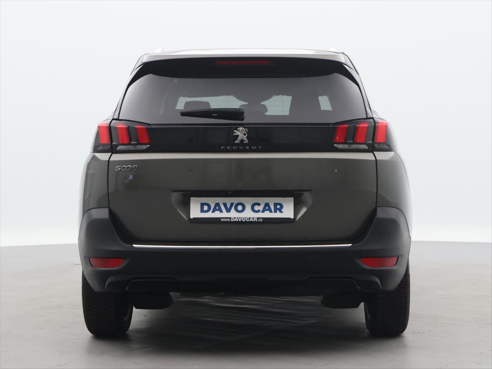 Peugeot 5008, 1,2 PT 96kW Allure PANO 7-míst - fotka 6