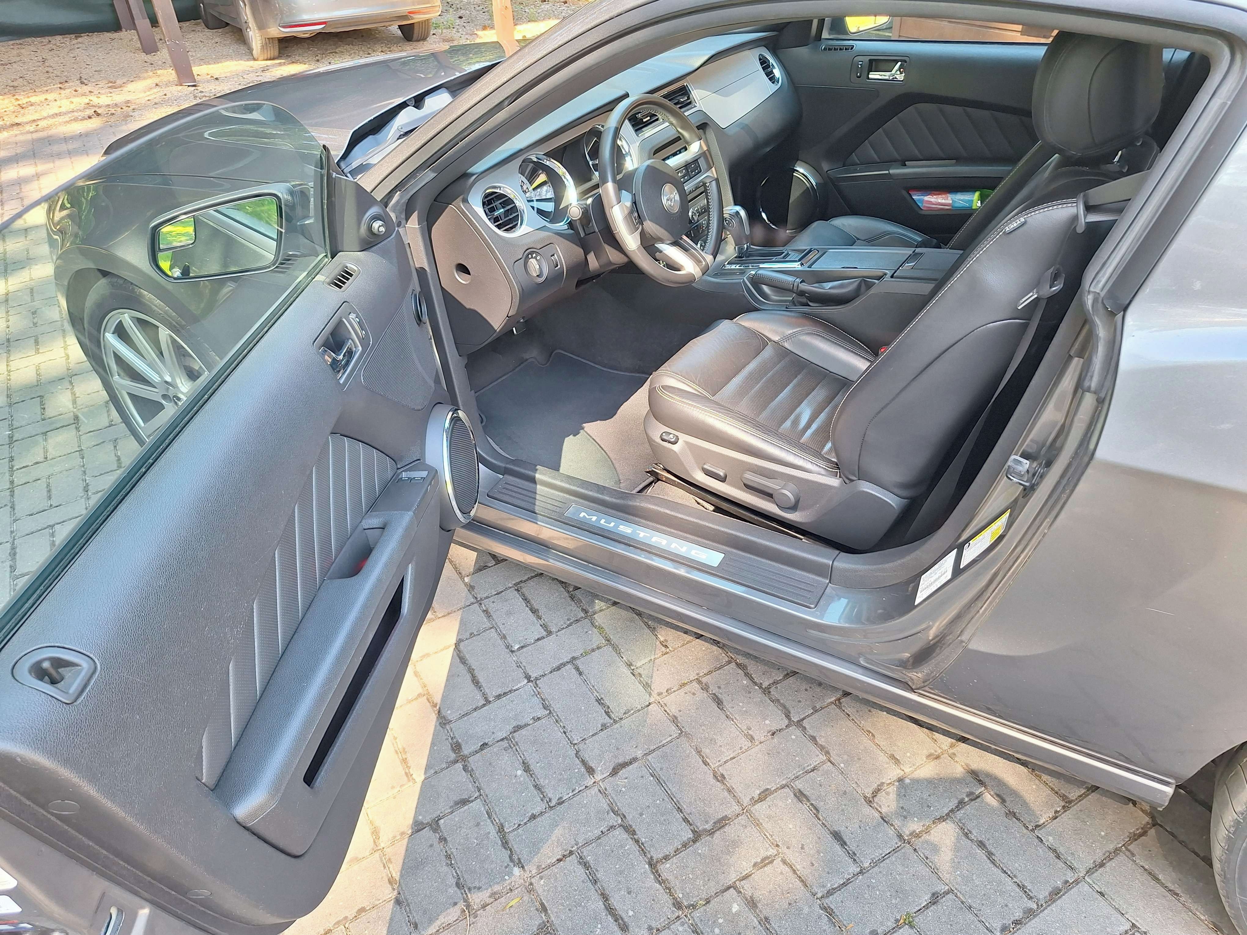 Ford Mustang, Ford Mustang 3.7 V6 Premium - fotka 4