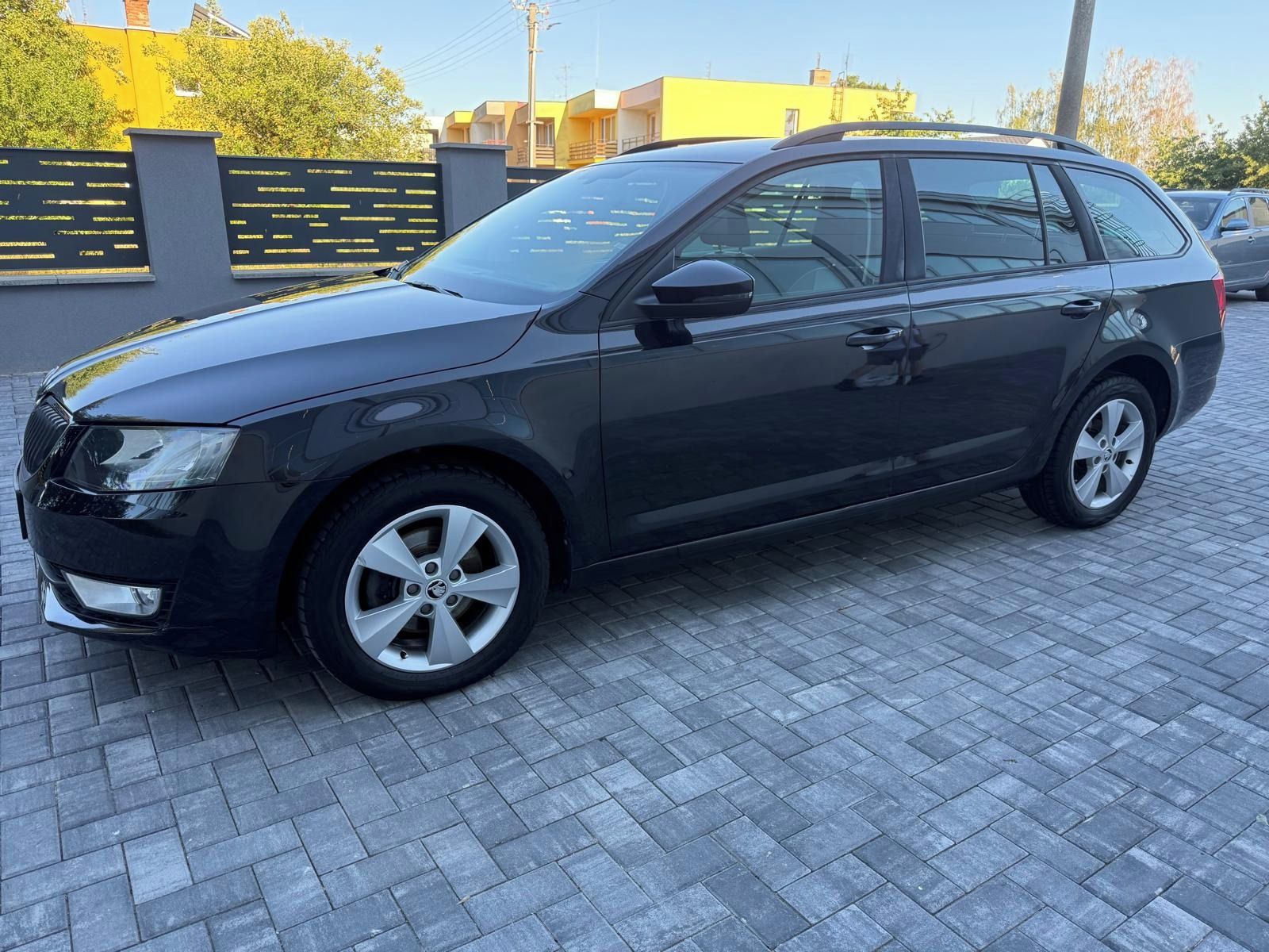 Škoda Octavia, KOMBI 2.0TDi 110kw ELEGANCE - fotka 3
