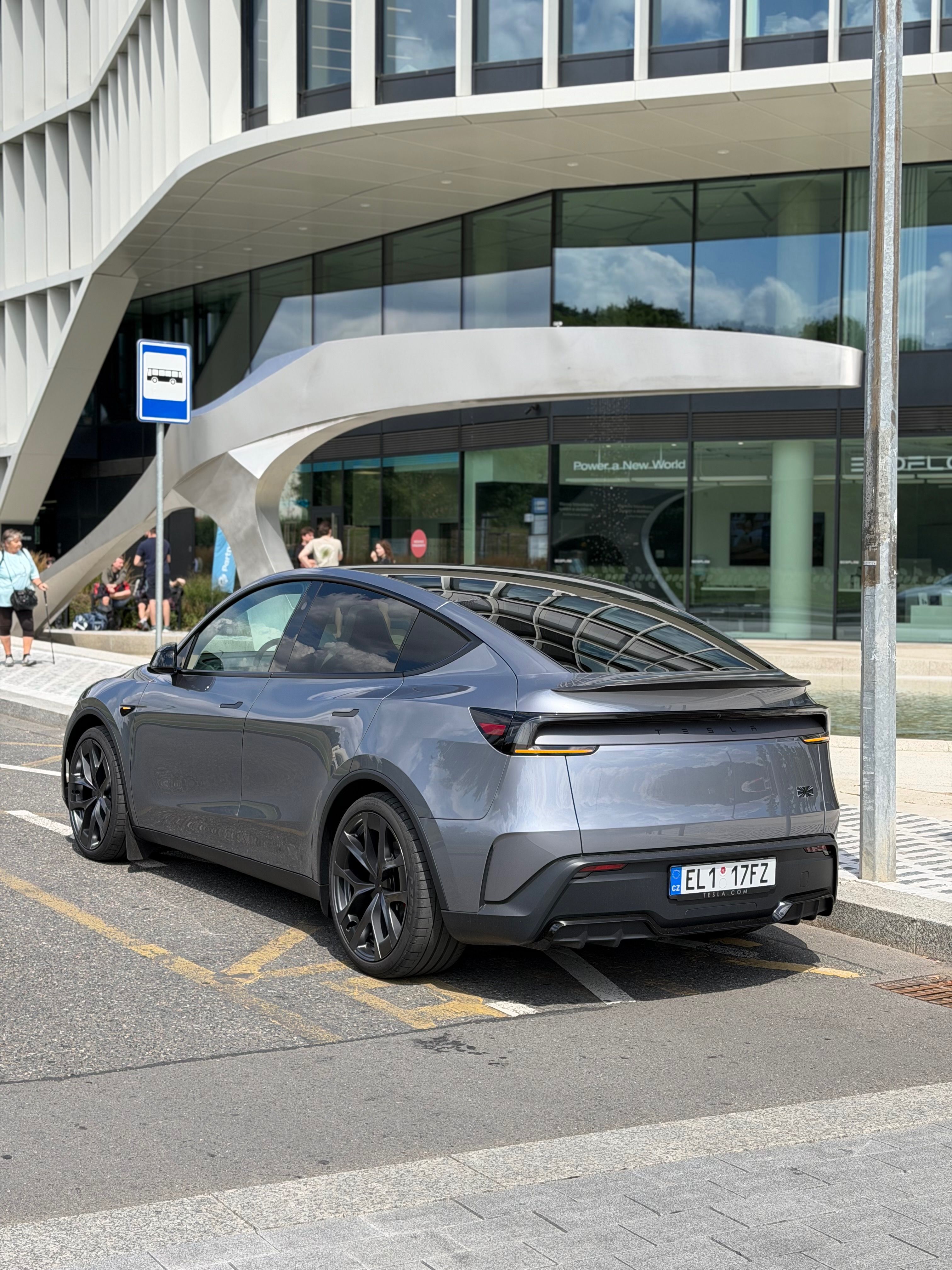 Tesla Model Y, Tesla Model Y Performance - fotka 3