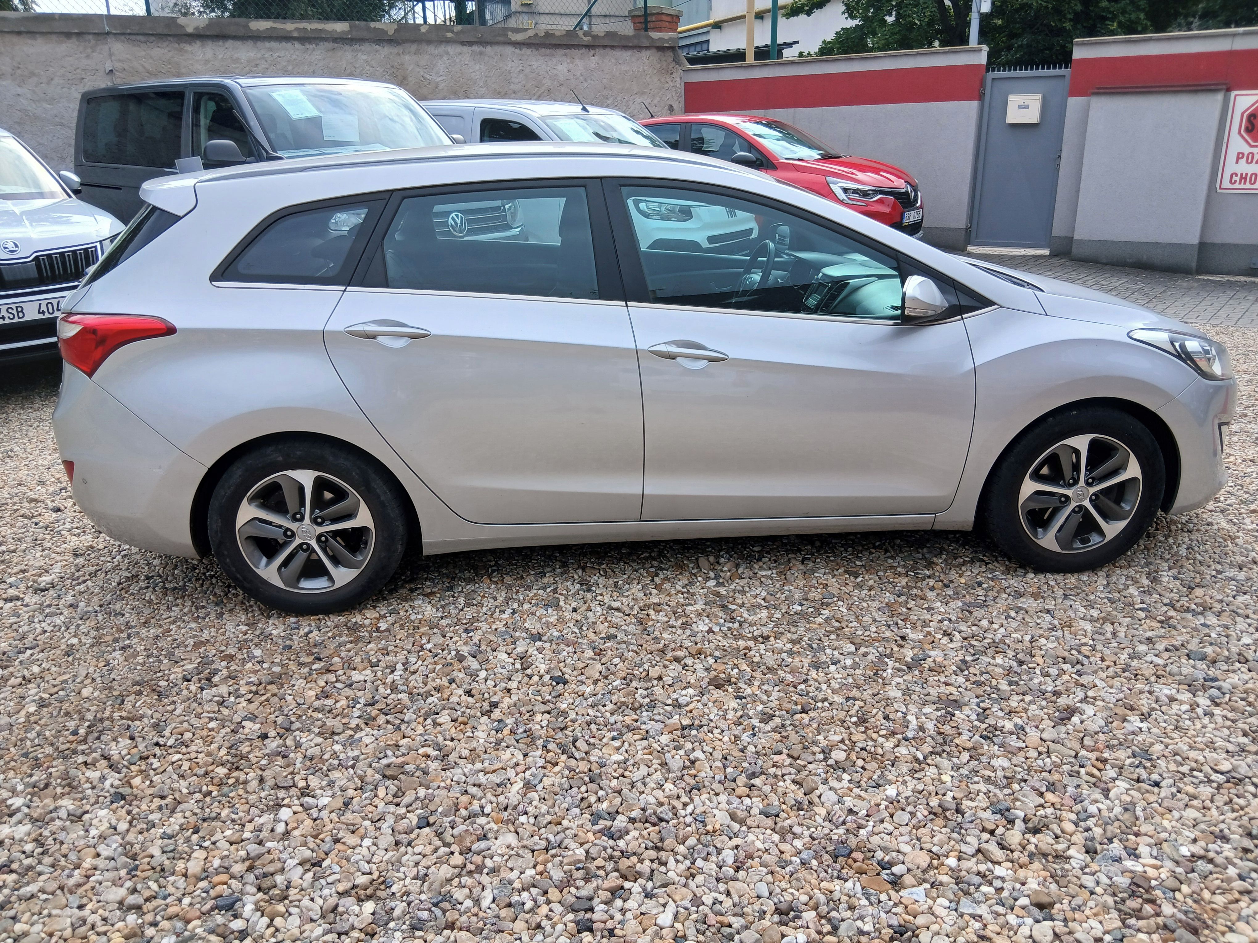 Hyundai i30, 1.6CRDi 81KW DPH,ČR +Zim.kola - fotka 4