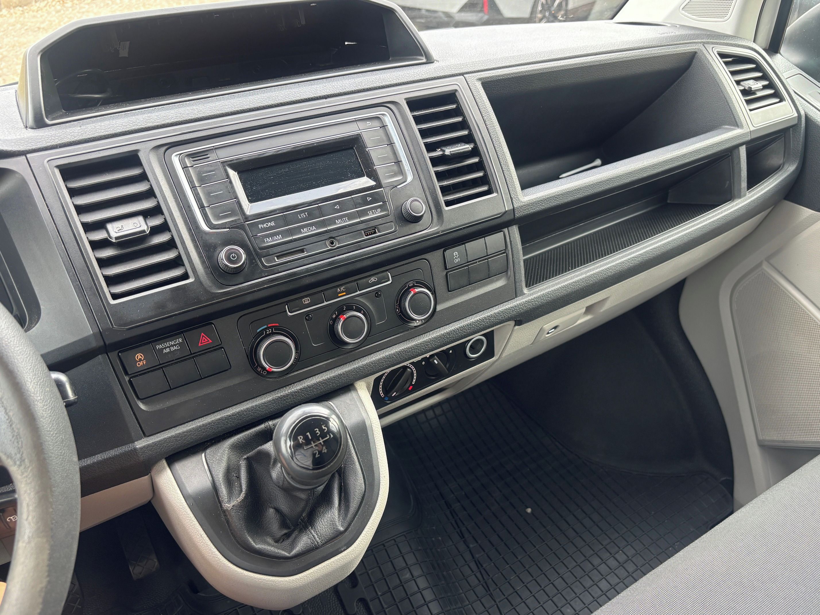 Volkswagen Transporter, T6, 2.0TDi, 84kW, 6míst, 2019 - fotka 6