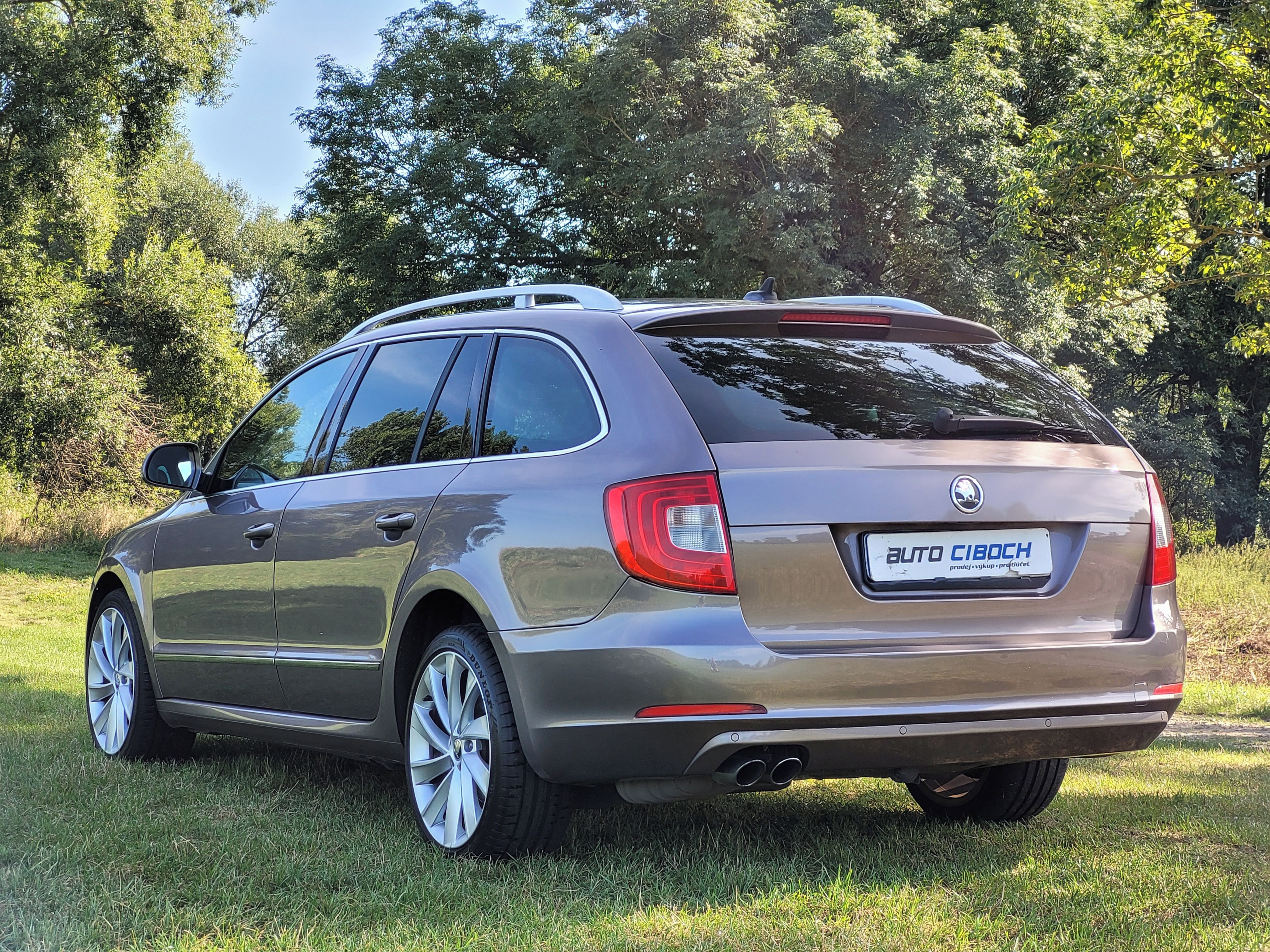 Škoda Superb, Kombi 2,0 TDI 125kW - fotka 3