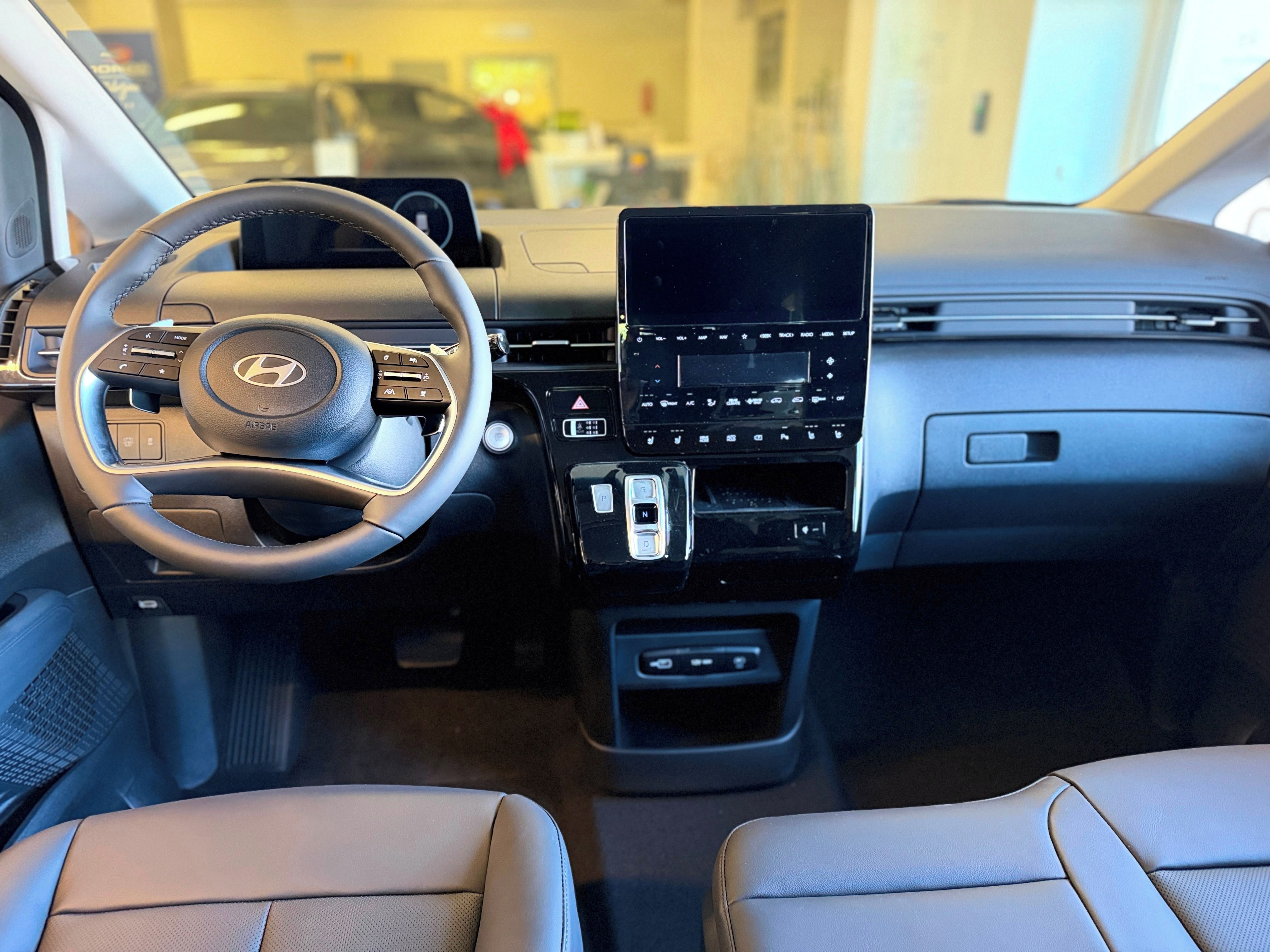 Hyundai Staria, 1.6 T-GDi HEV STYLE PREMIUM - fotka 5