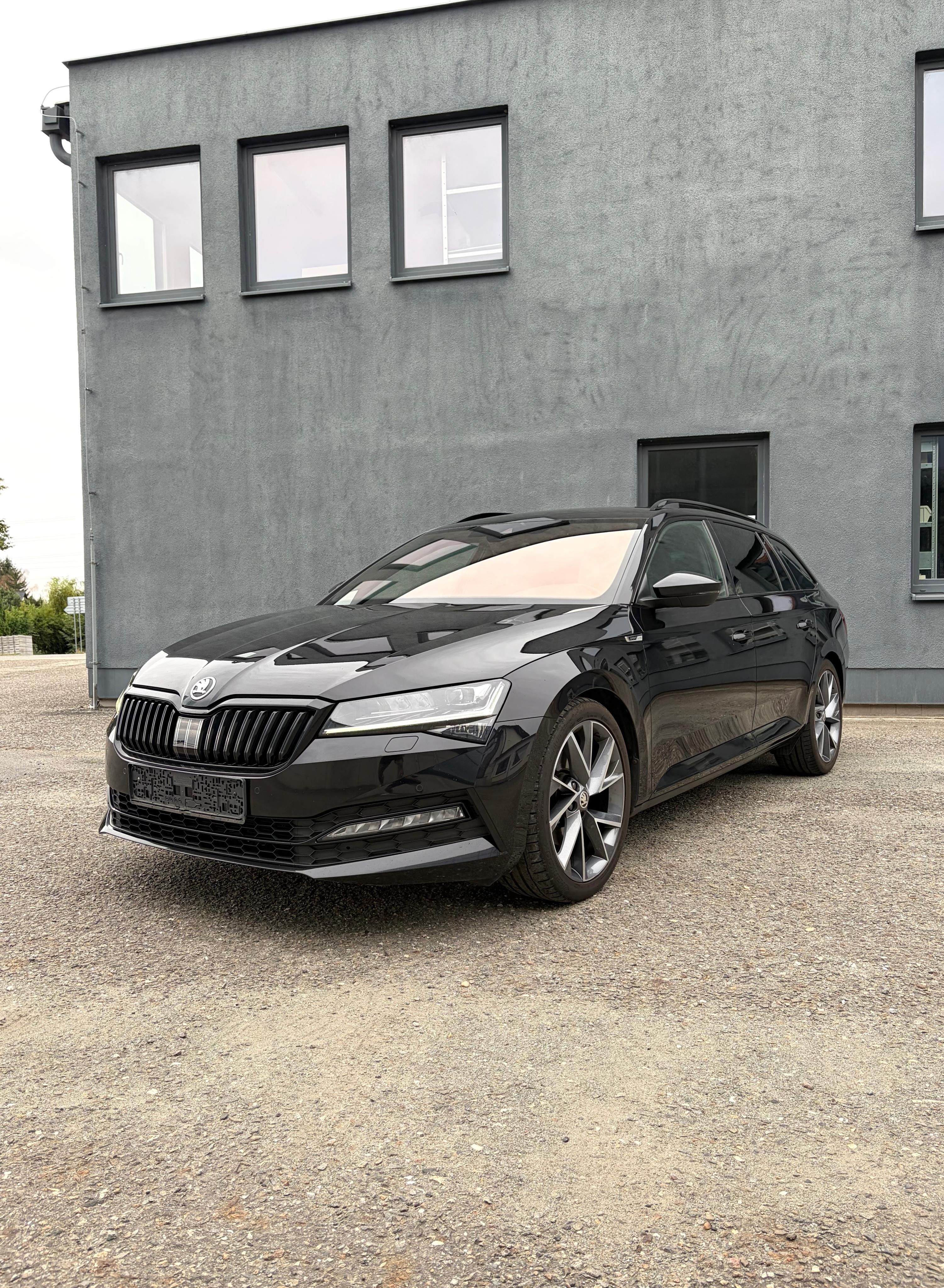 Škoda Superb, 2.0TDI 110kw DSG SPORTLINE - fotka 2
