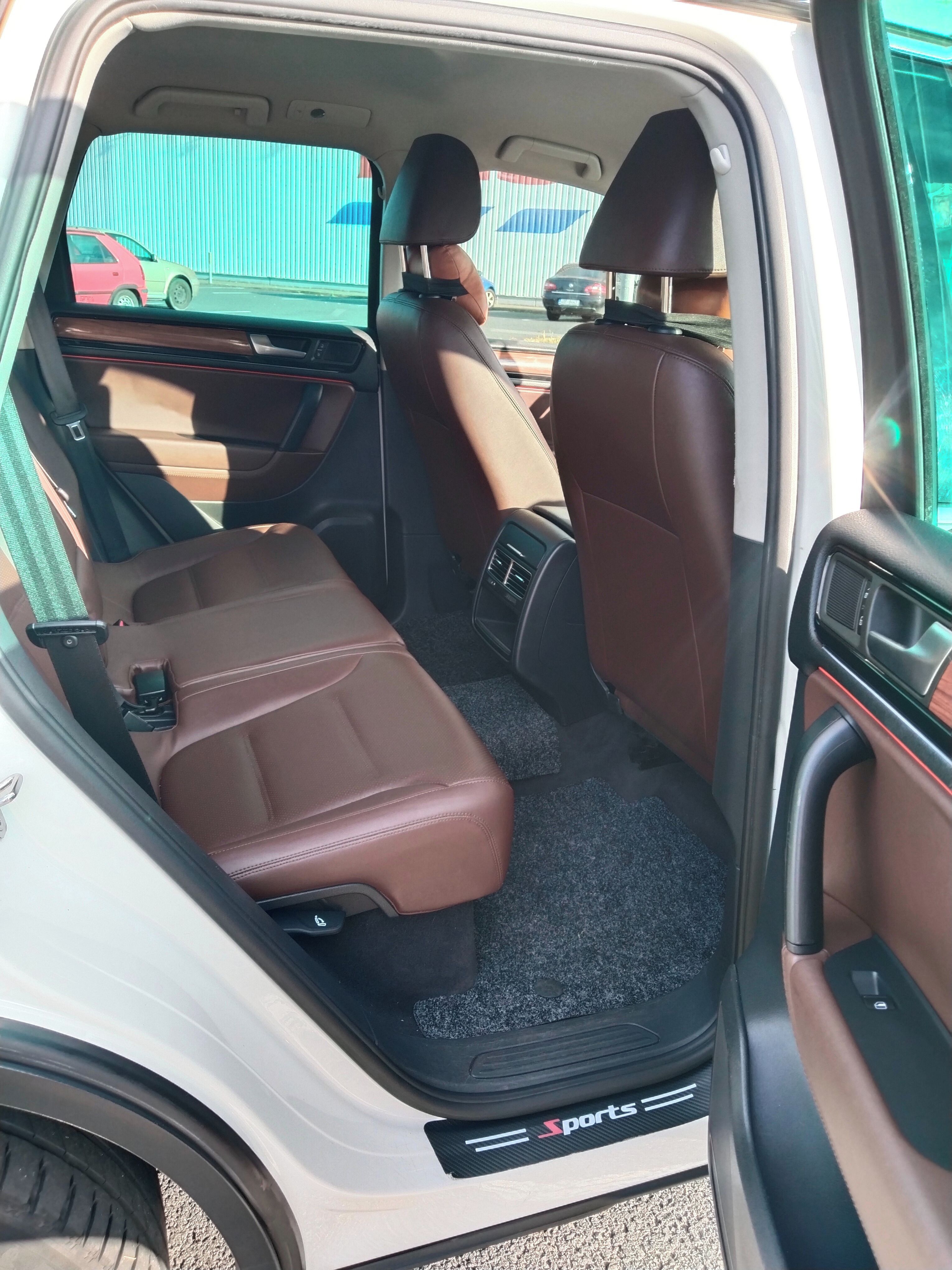 Volkswagen Touareg, 3.0 tdi servisovano - fotka 6