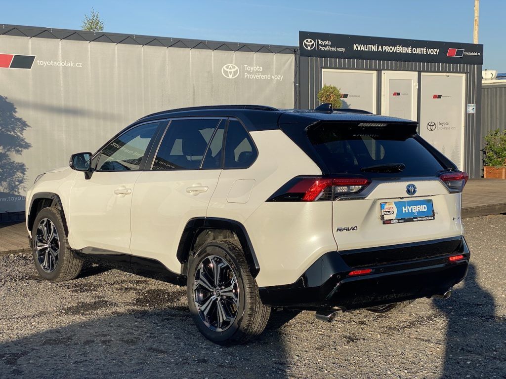 Toyota Rav4, 2.5Plug-in, ČR, Selection, 4x4 - fotka 5