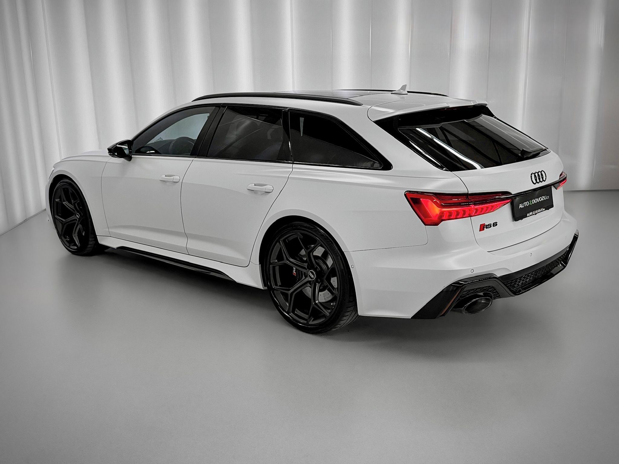 Audi RS6, PERFORMANCE FULL, KARBON, BLAC - fotka 4