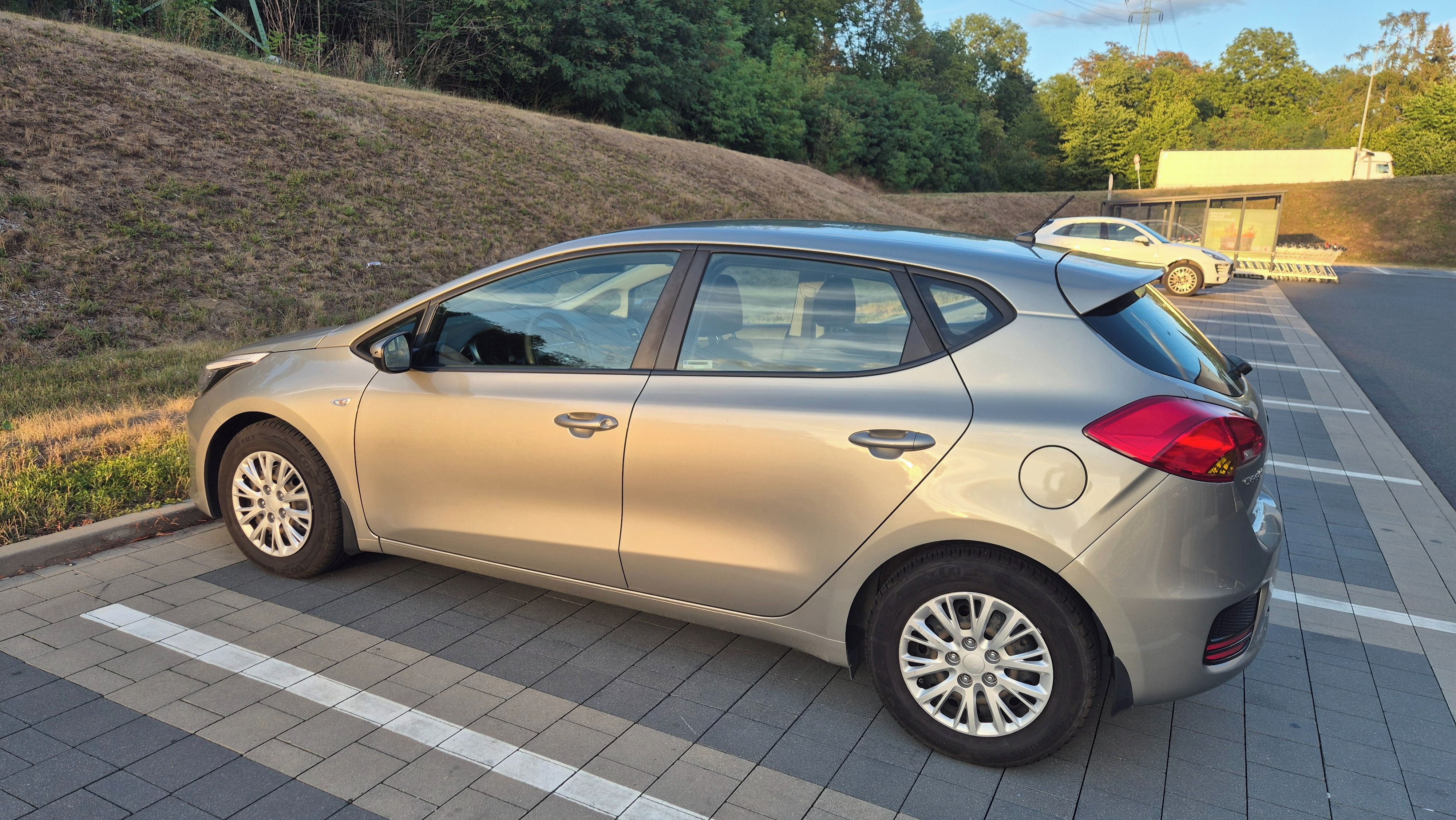 Kia Cee´d, 1.4 CVVT, Serv.kniha - fotka 3