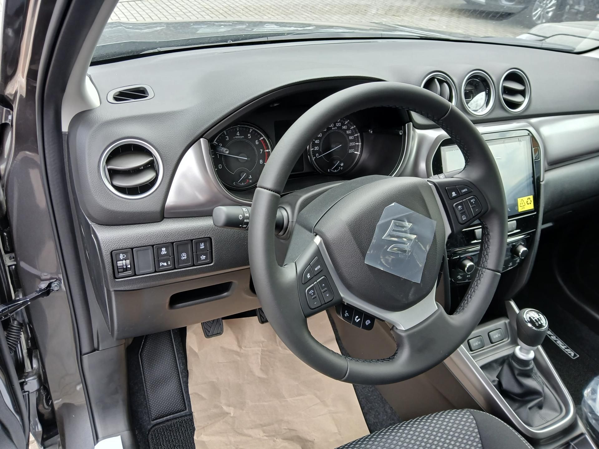Suzuki Vitara, 1,4 Premium 4x4 hybrid - fotka 4