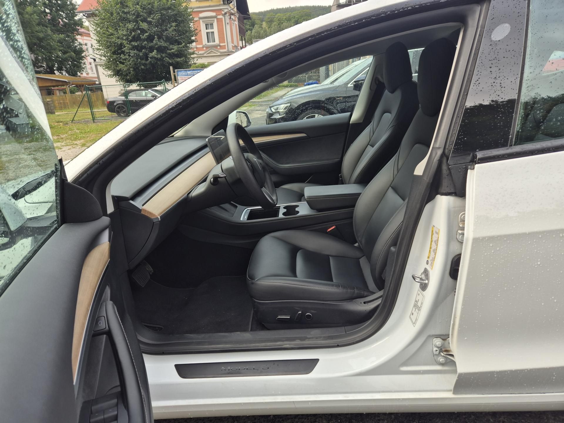Tesla Model 3, STANDART RANGE 208w SOH 96,0% - fotka 3