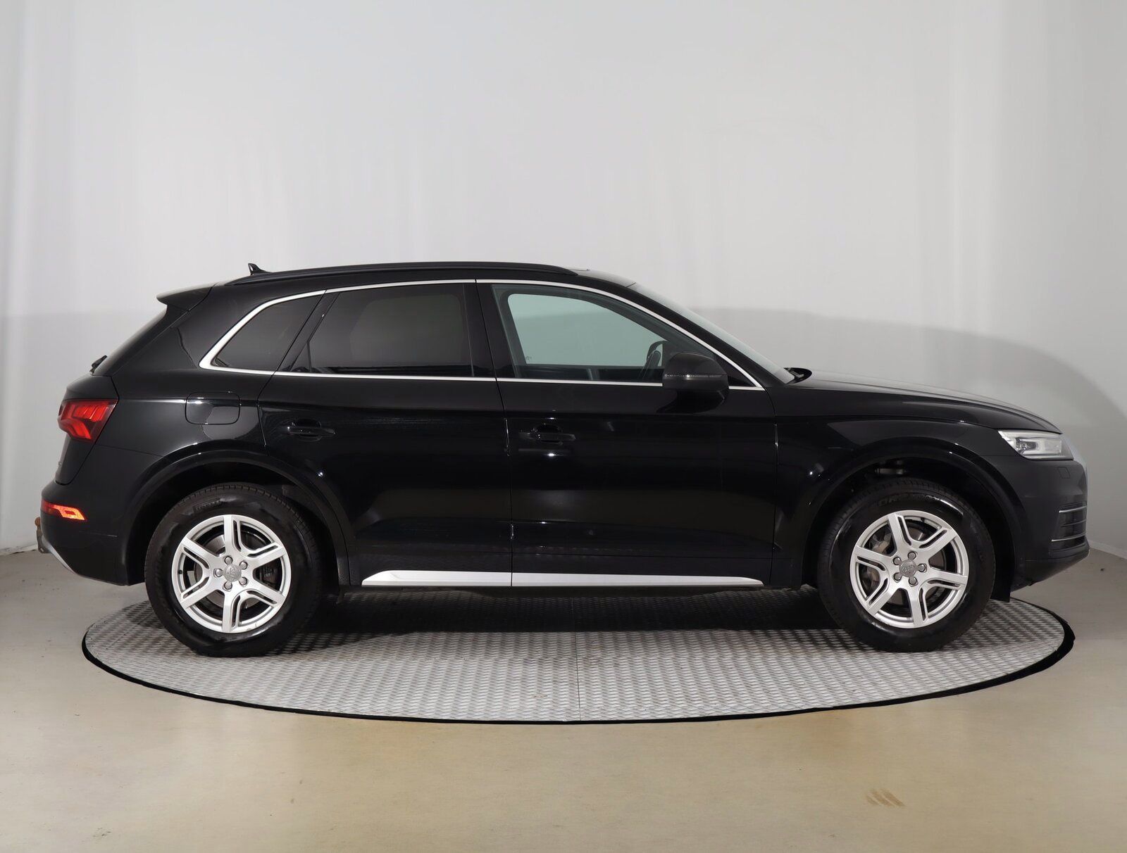 Audi Q5, 2.0 TDI, 4X4, Automat - fotka 6