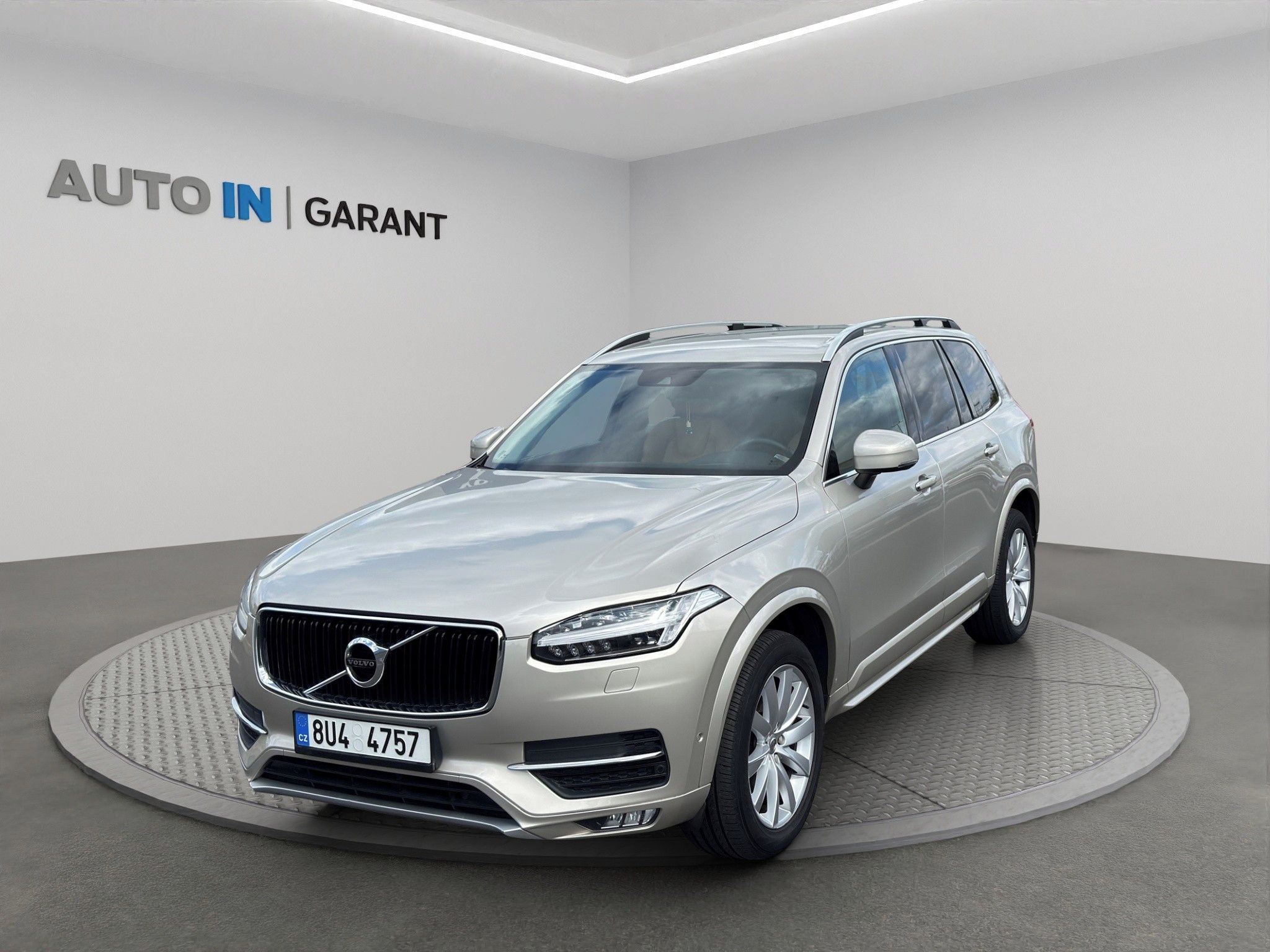 Volvo XC90, D5 AWD MOMENTUM AUT CZ