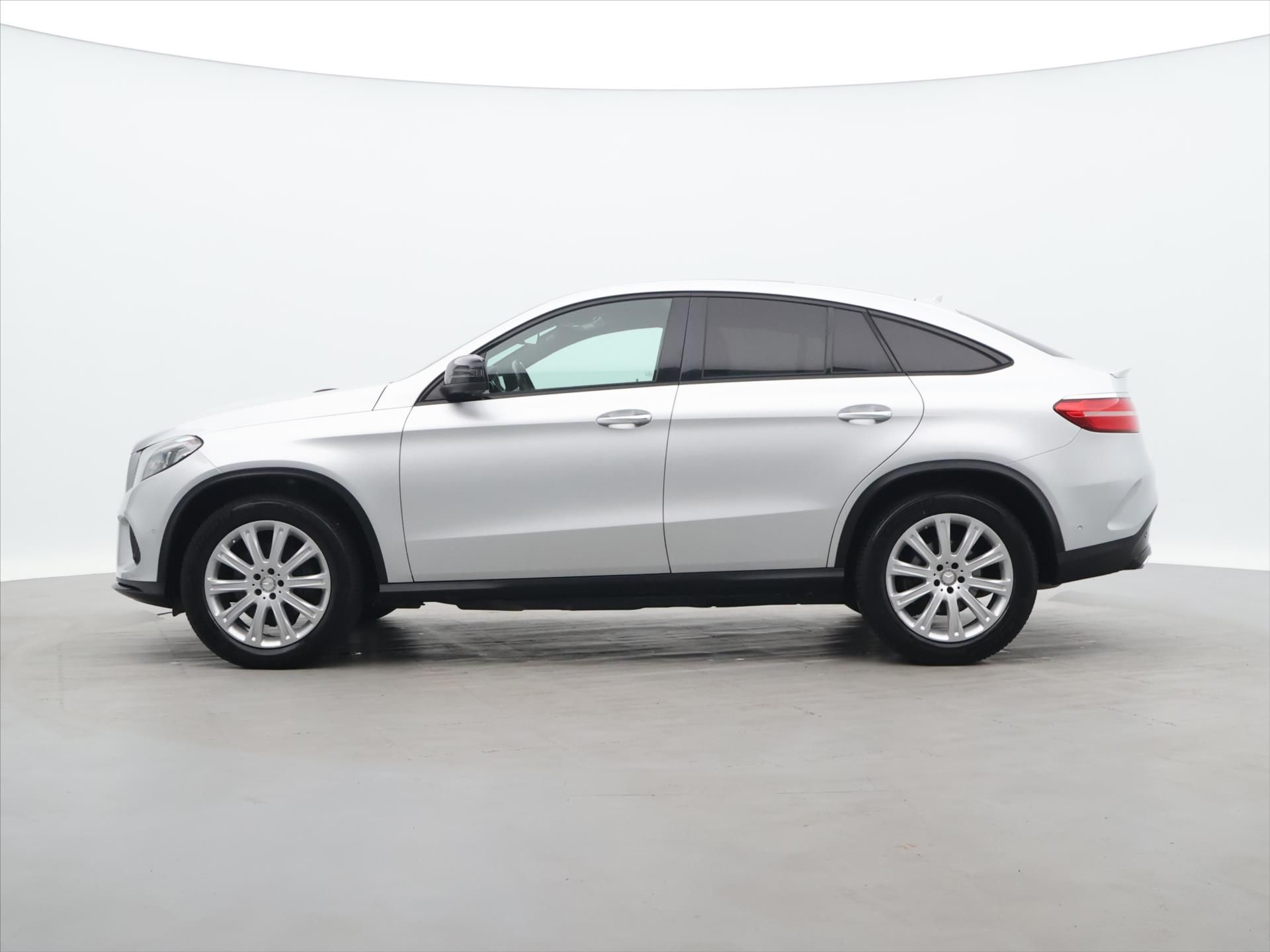 Mercedes-Benz GLE, 3,0 350d 190kW 4Matic CZ DPH - fotka 4