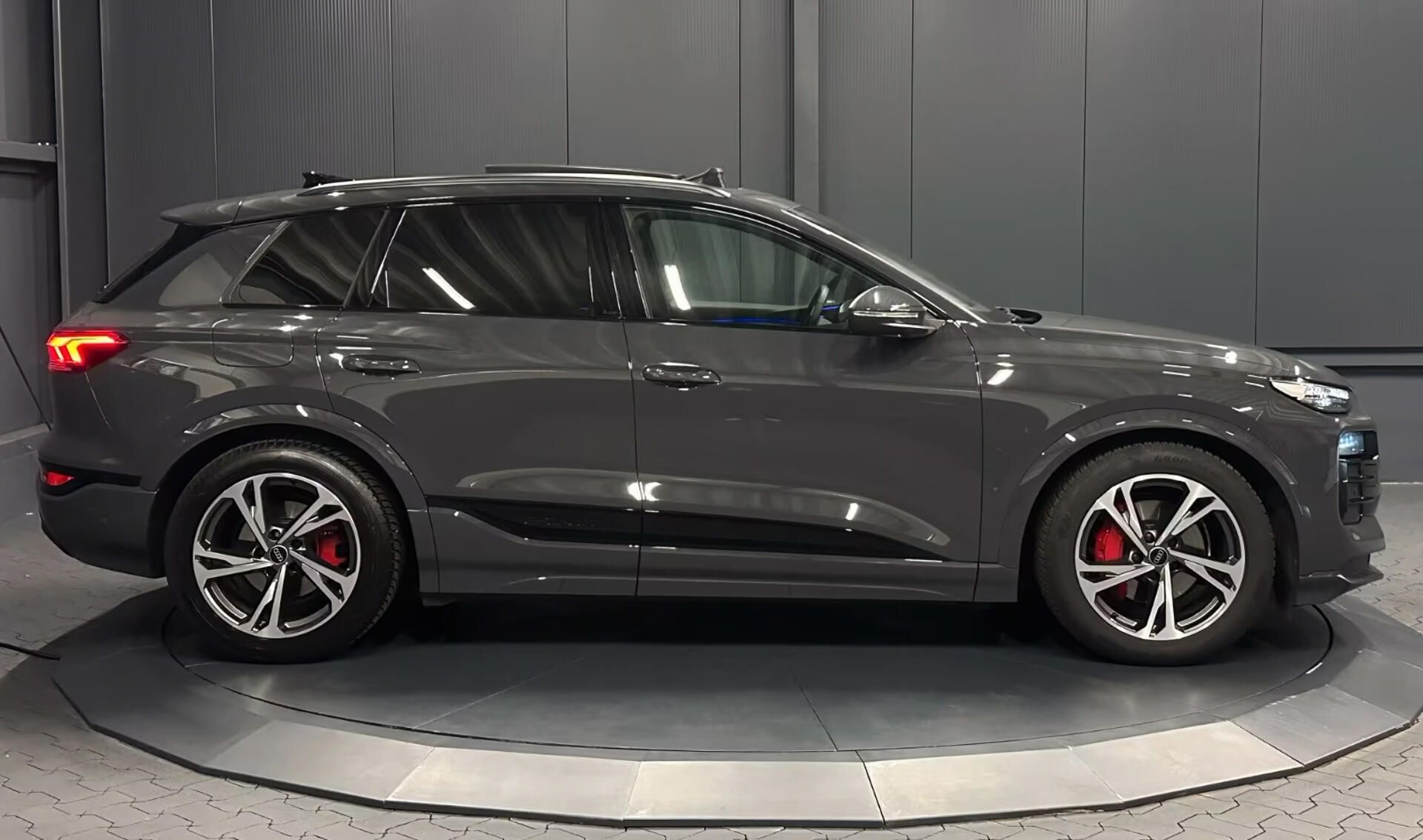 Audi Q6 e-tron, perf. S-Line B&O Vzduch Pano - fotka 4