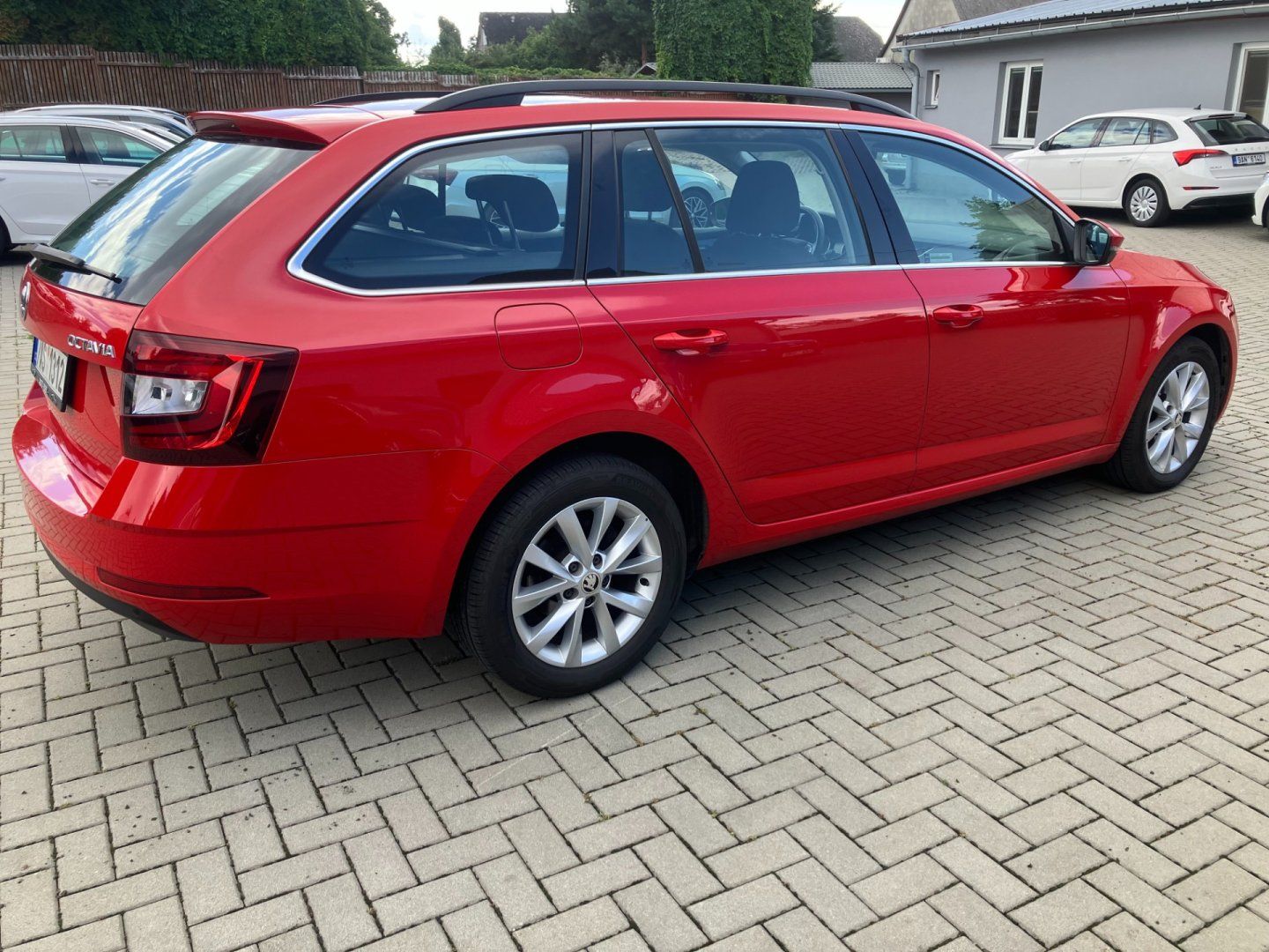 Škoda Octavia, 1.6TDI 85kW STYLE NEHAVAROVANÉ - fotka 4