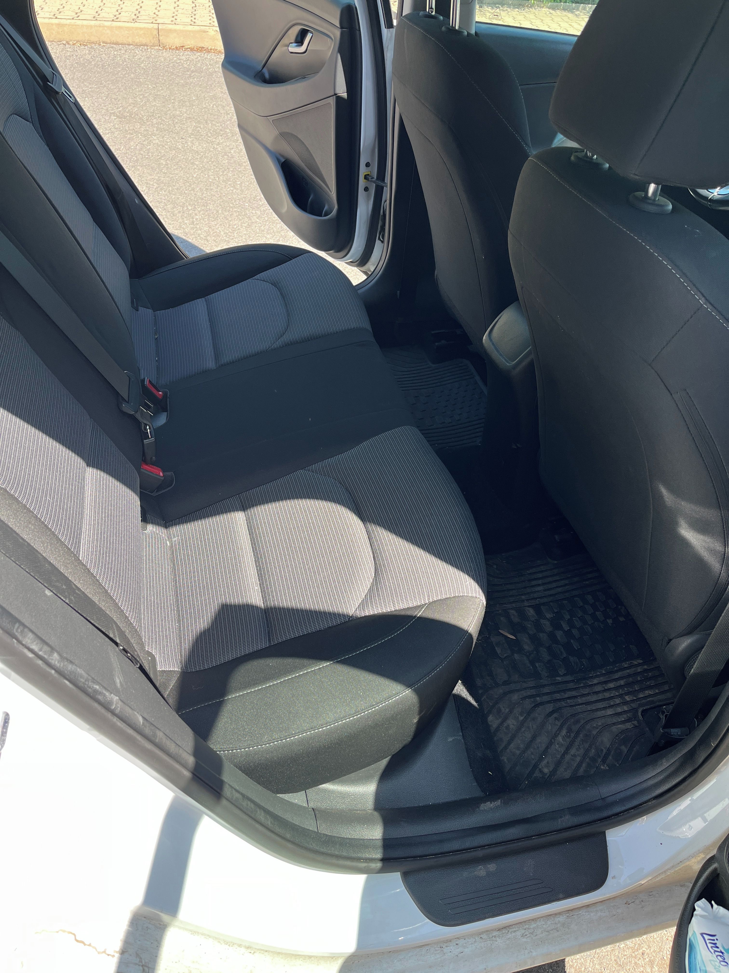 Hyundai i30, 1,6 CRDI, nové ČR, servis - fotka 5