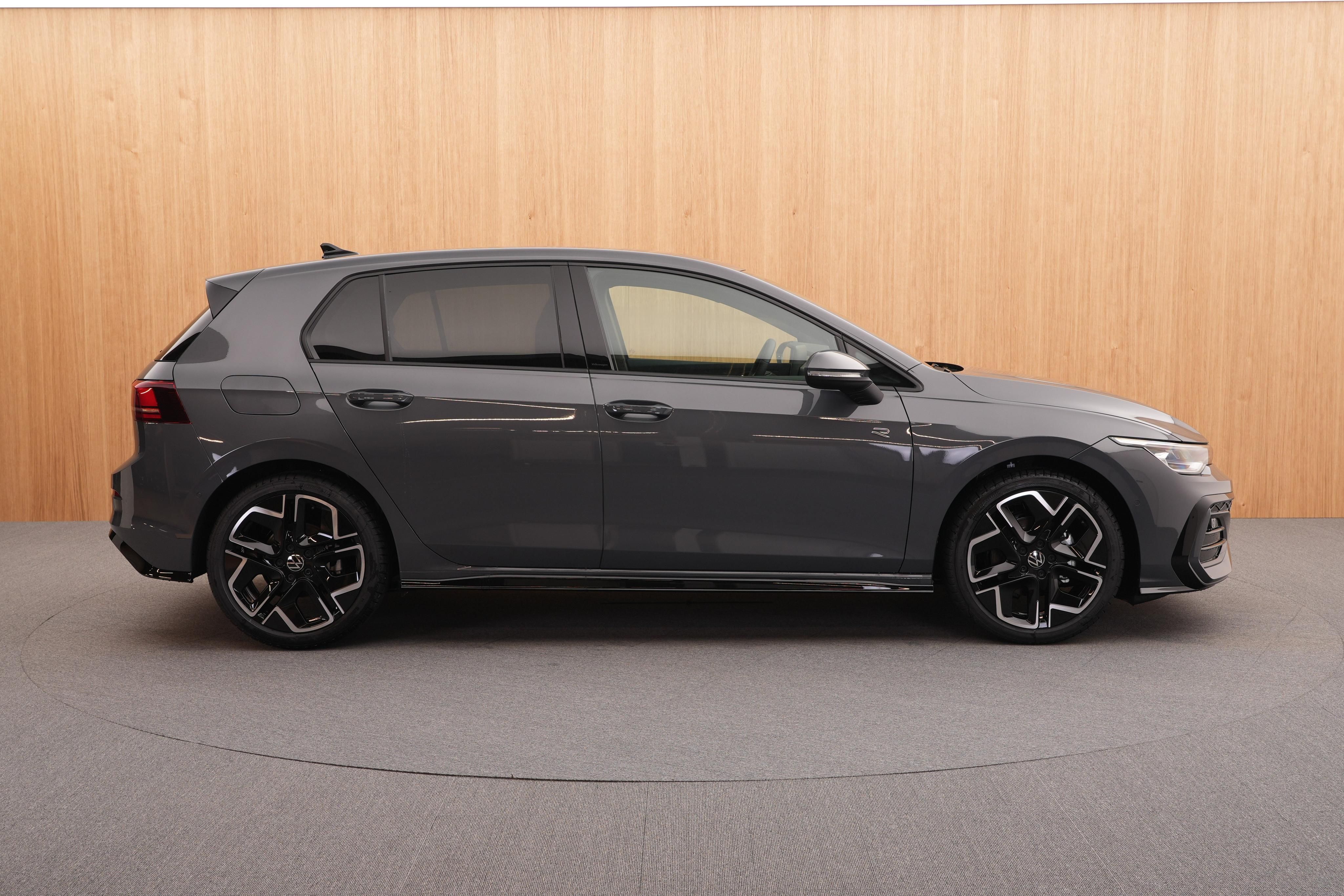 Volkswagen Golf, R-Line Limited 1.5 eTSI mHEV - fotka 5