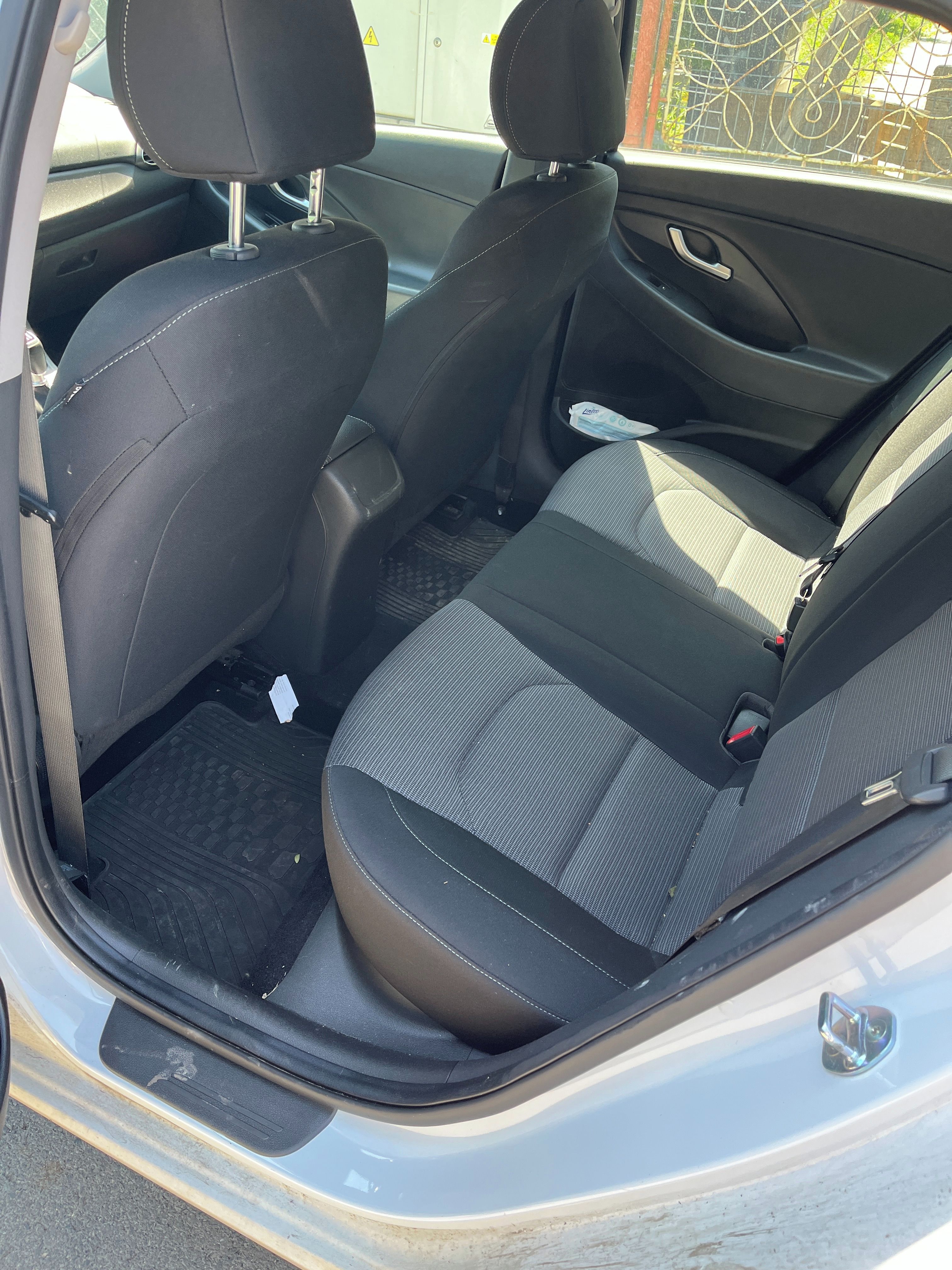 Hyundai i30, 1,6 CRDI, nové ČR, servis - fotka 6