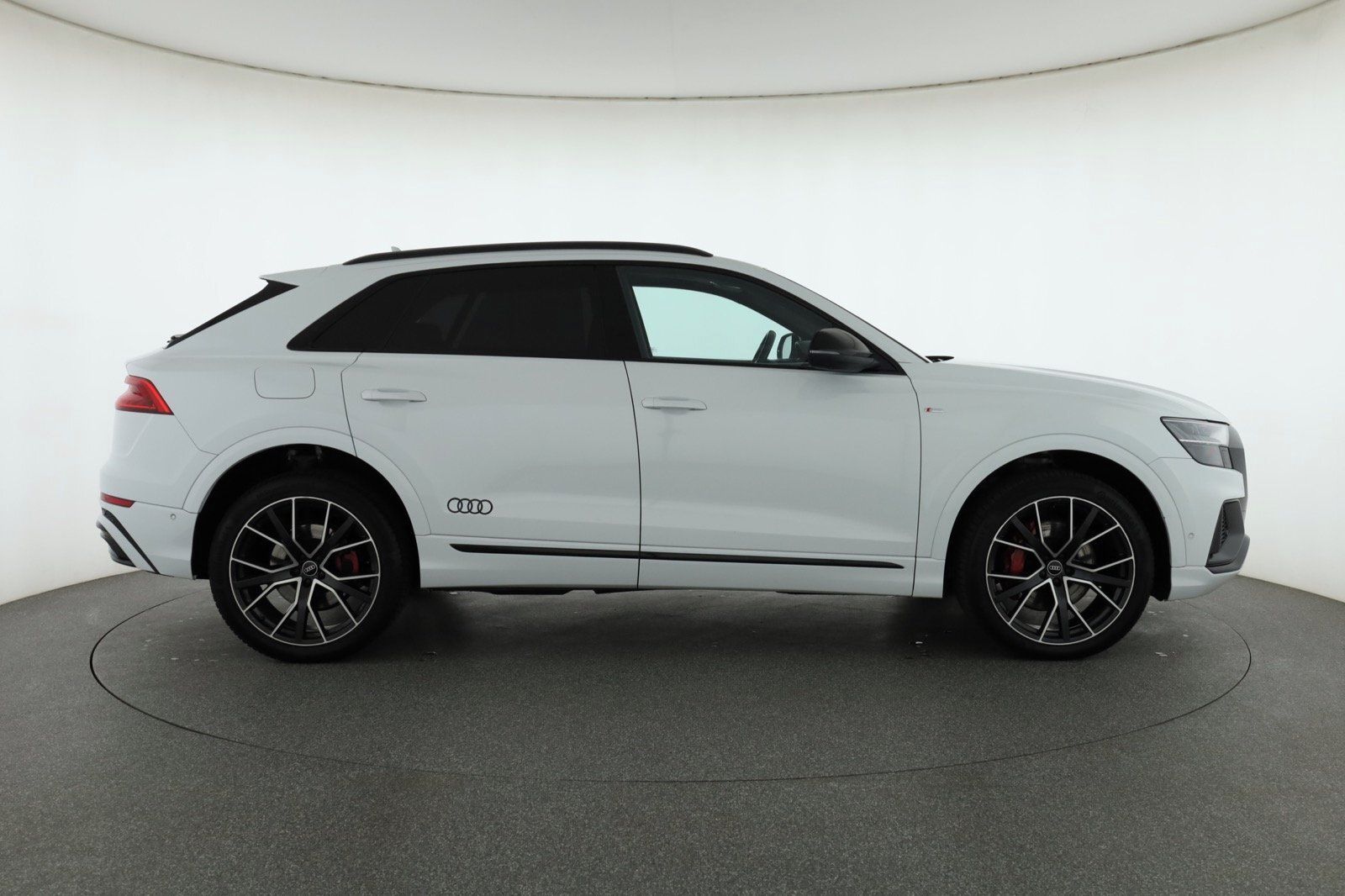 Audi Q8, 50 TDI - fotka 6