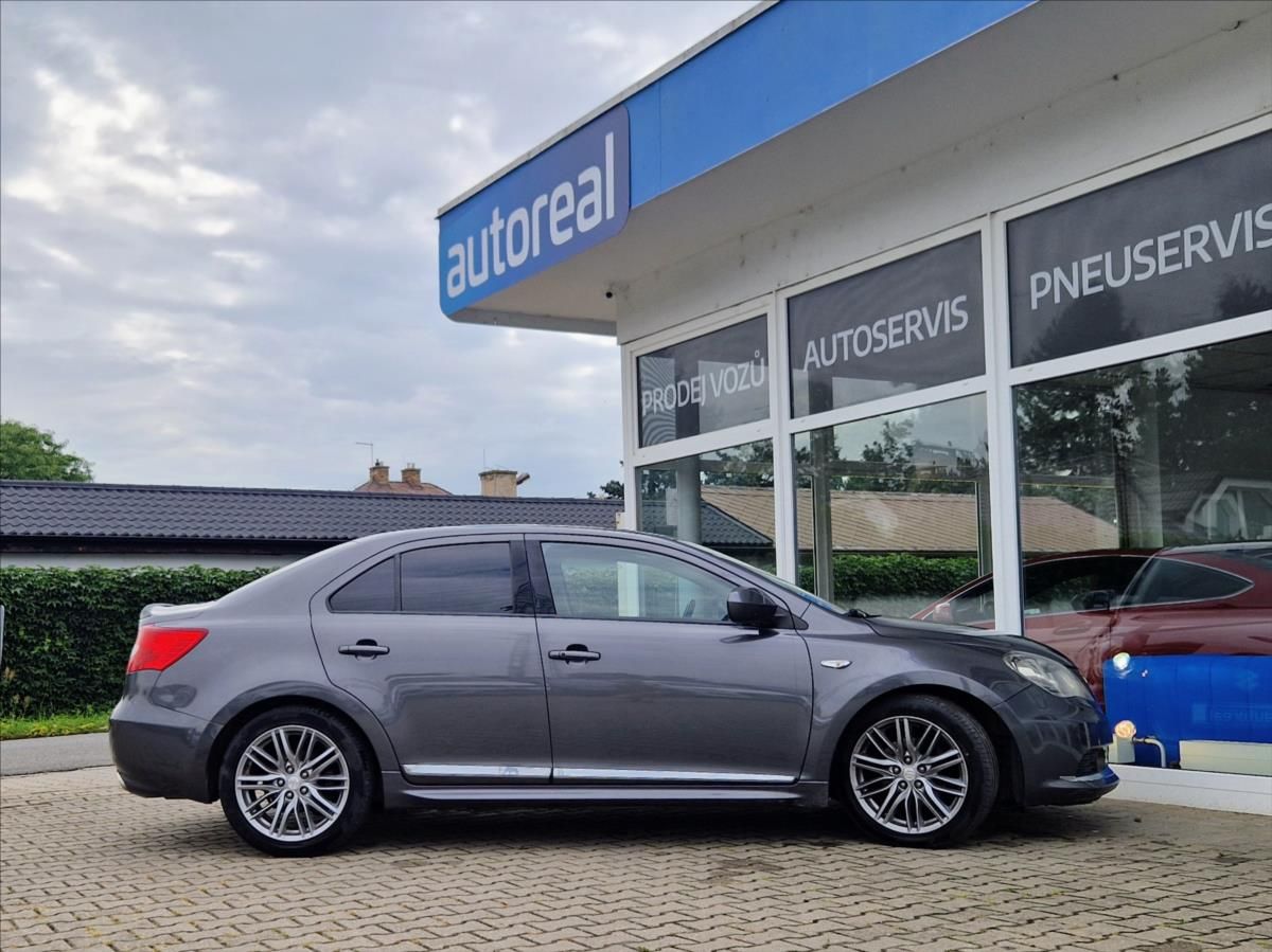 Suzuki Kizashi, 2,4 i 4x4 XENON AC ŠÍBR VÝHŘEV - fotka 6