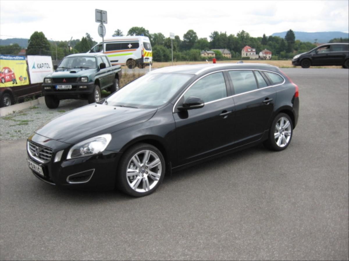 Volvo V60, 2,4 AWD D5 SUMMUM - fotka 2