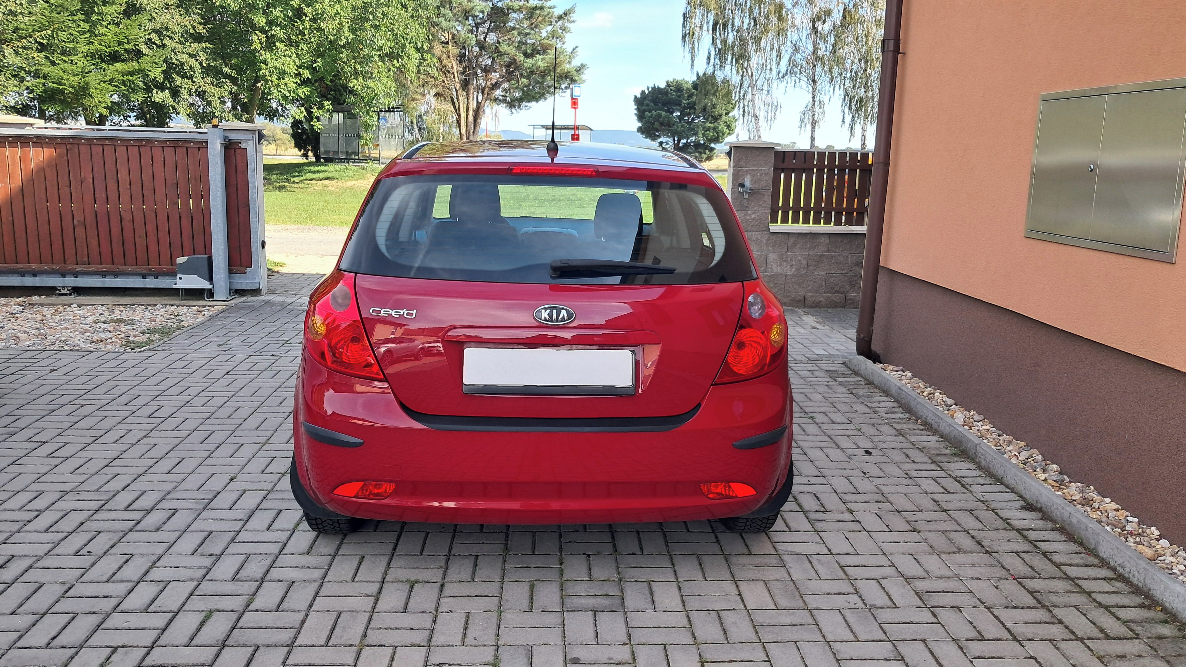 Kia Cee´d, 1.4i / najeto 86 000 km ČR - fotka 4
