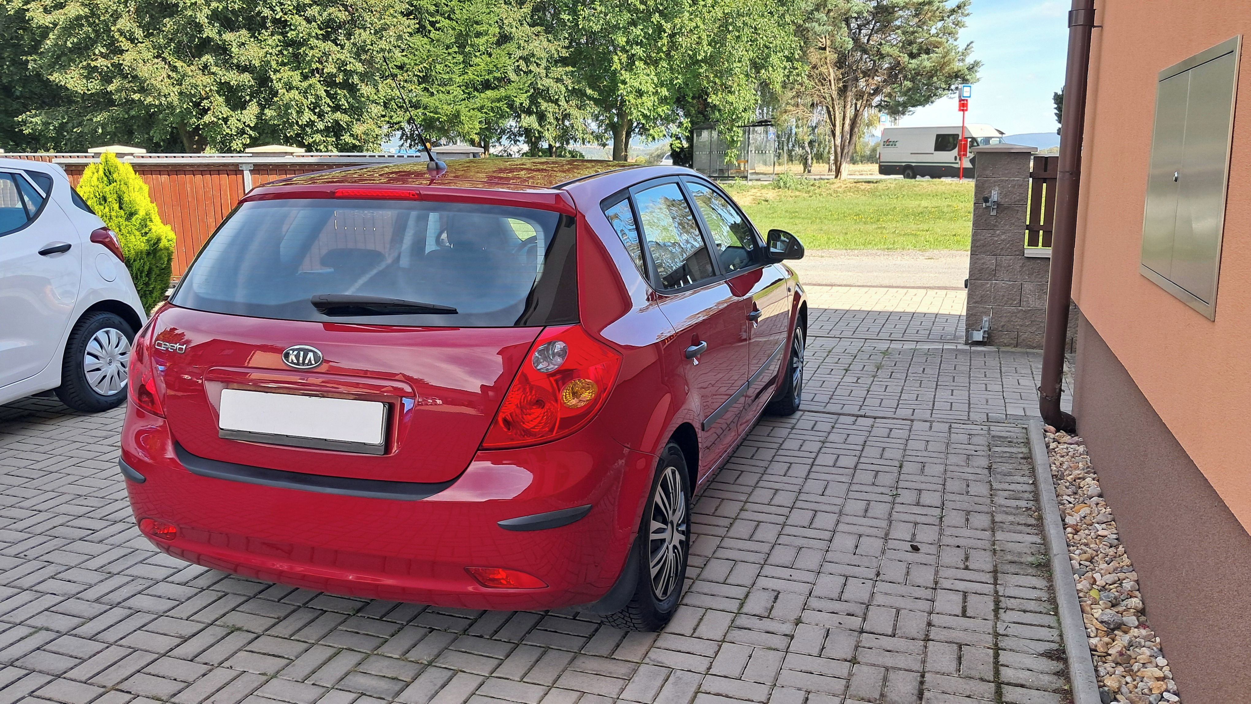 Kia Cee´d, 1.4i / najeto 86 000 km ČR - fotka 6